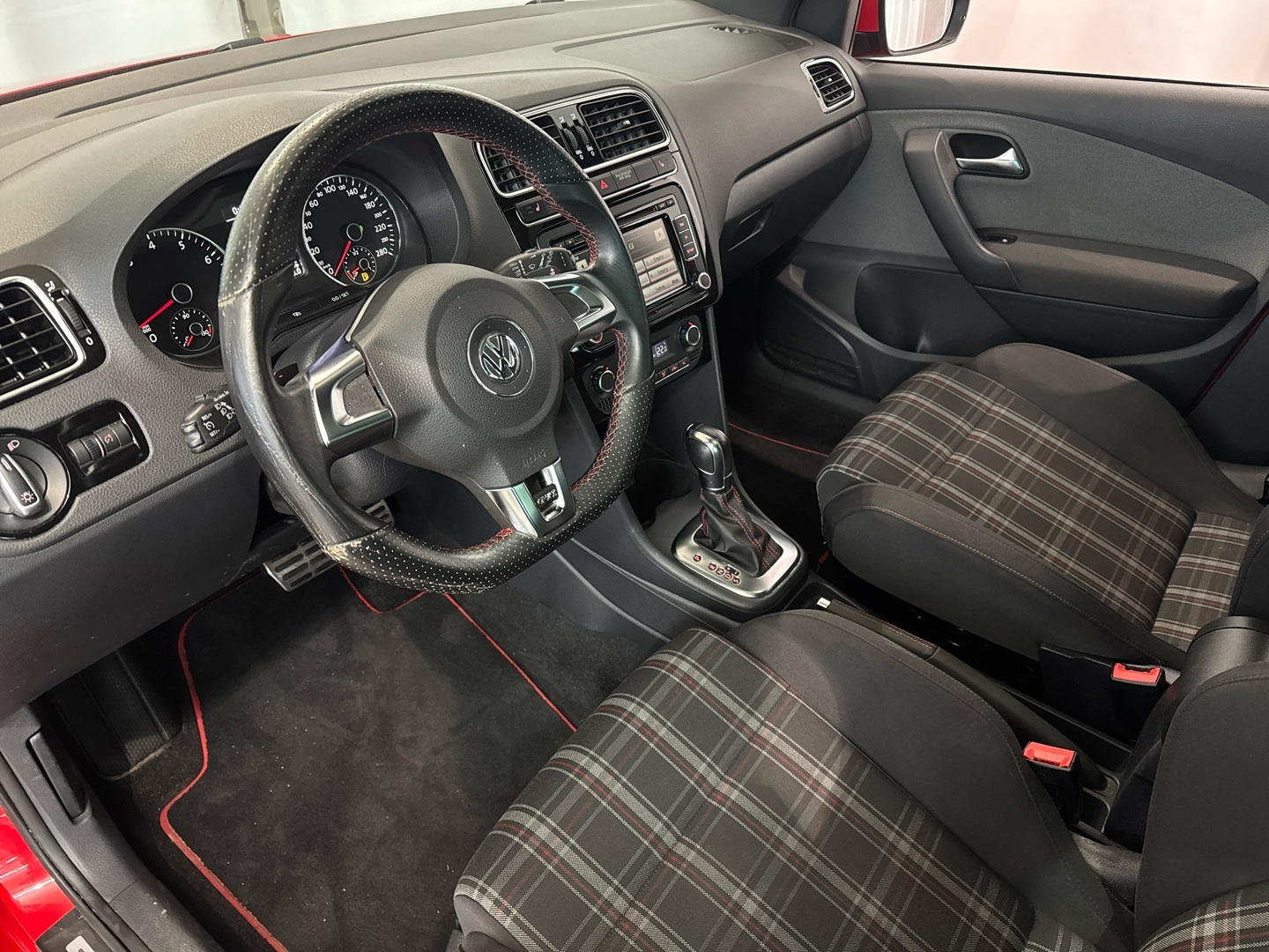 VOLKSWAGEN Polo 2012
