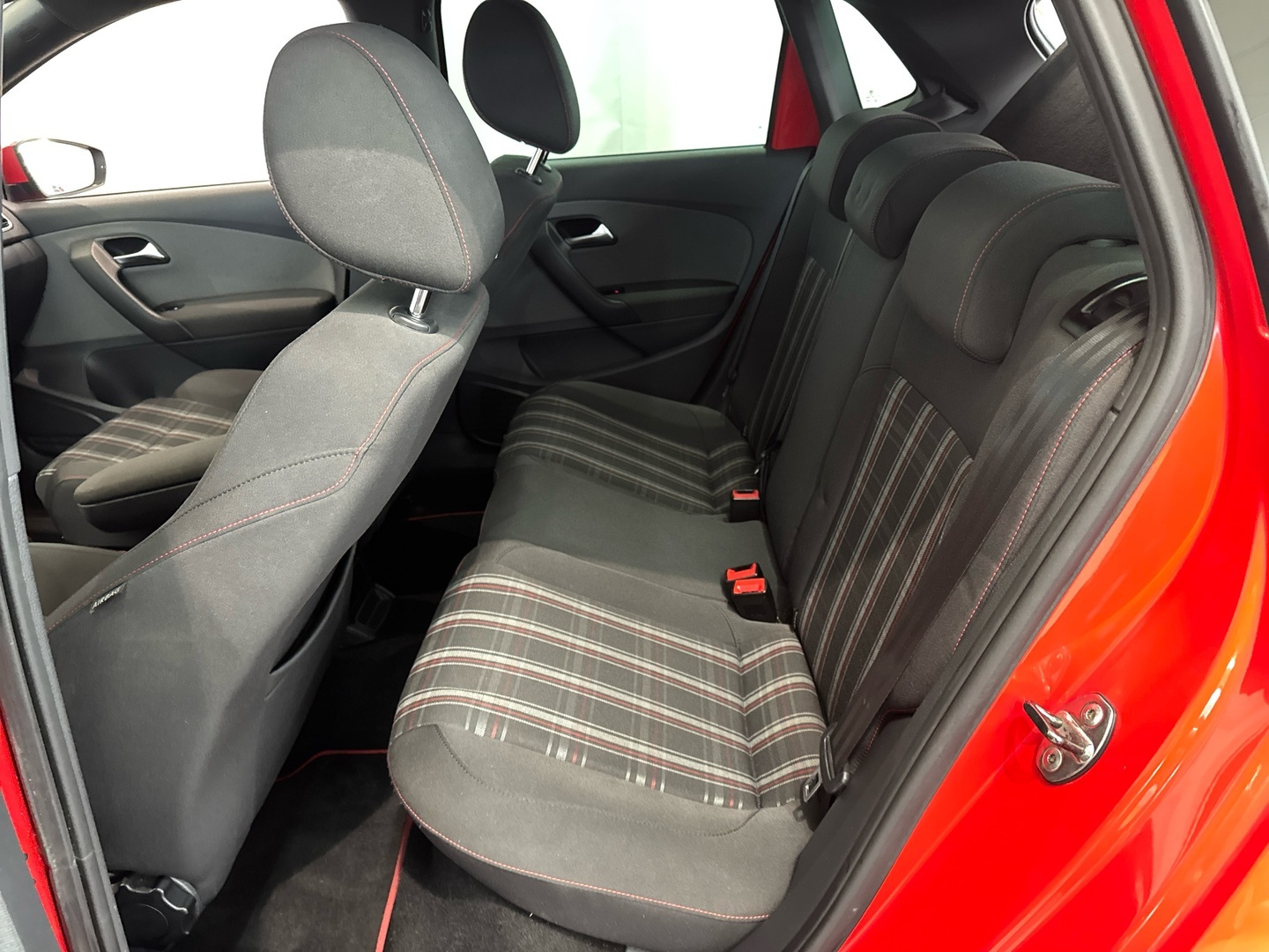VOLKSWAGEN Polo 2012