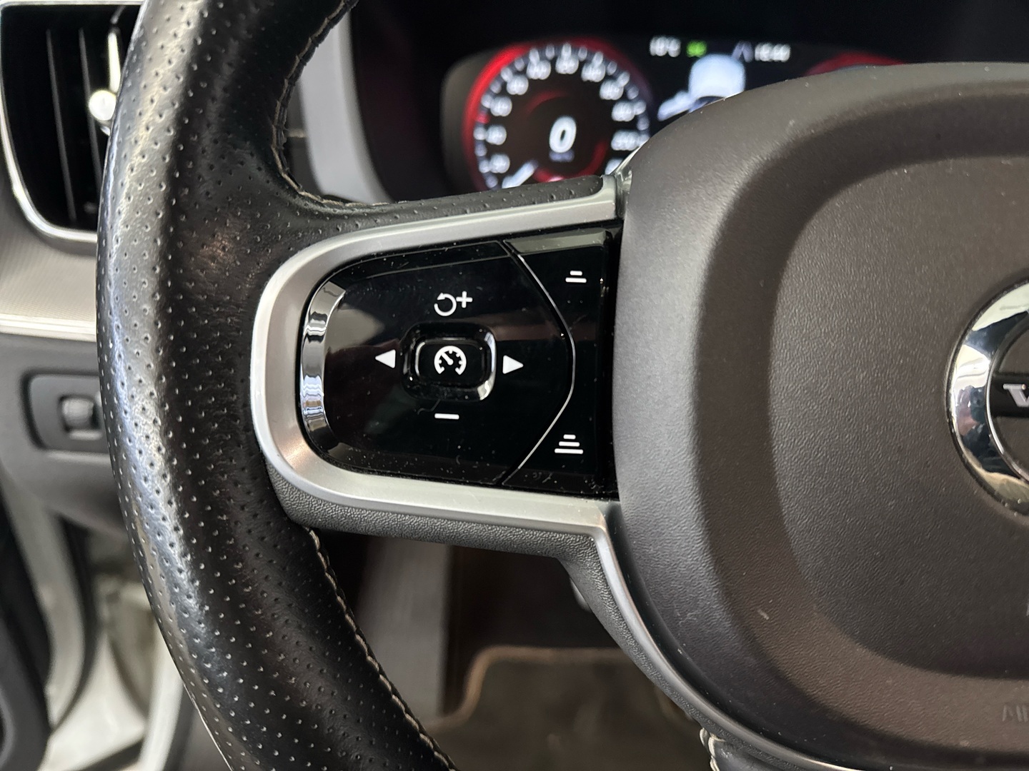 VOLVO XC60 2019