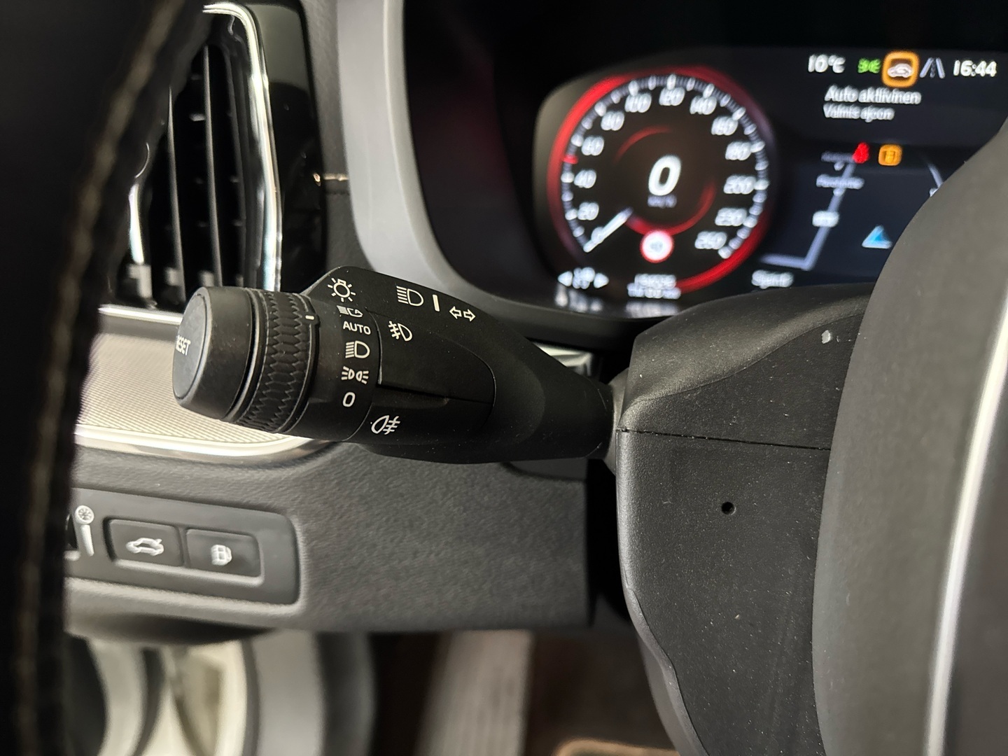 VOLVO XC60 2019