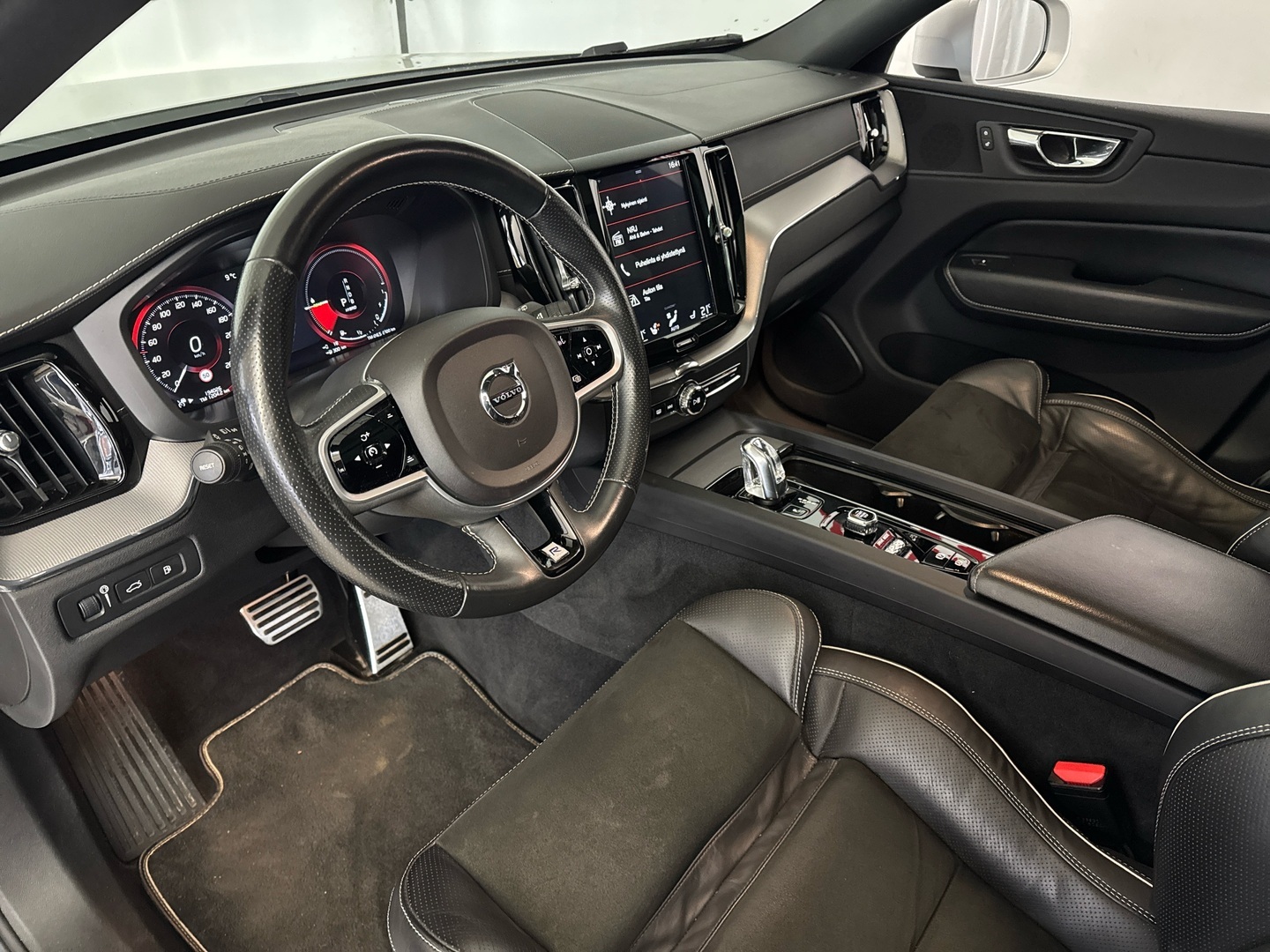 VOLVO XC60 2019