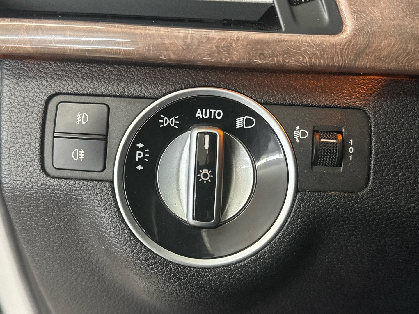 MERCEDES-BENZ E 2012