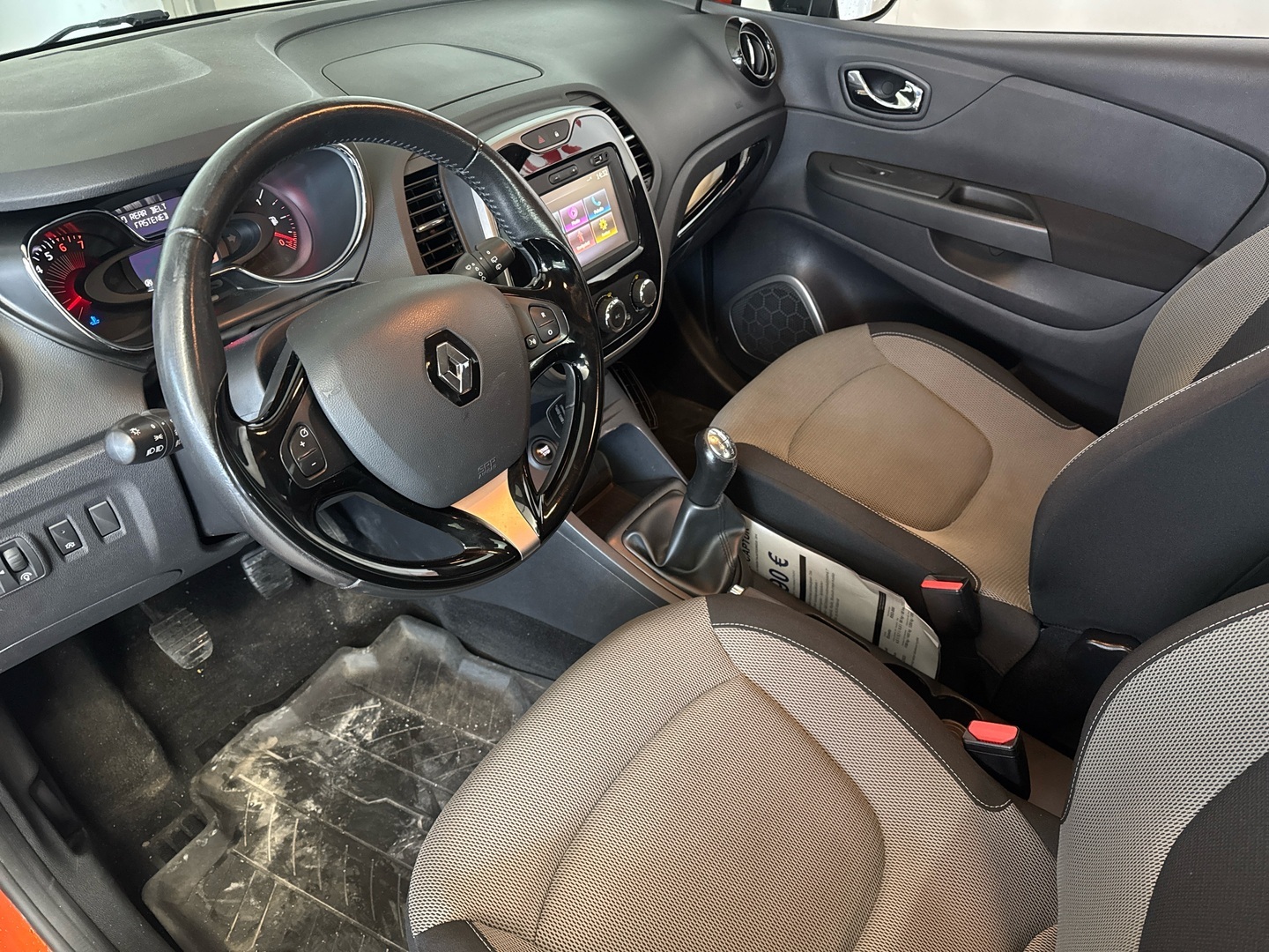 RENAULT Captur 2016