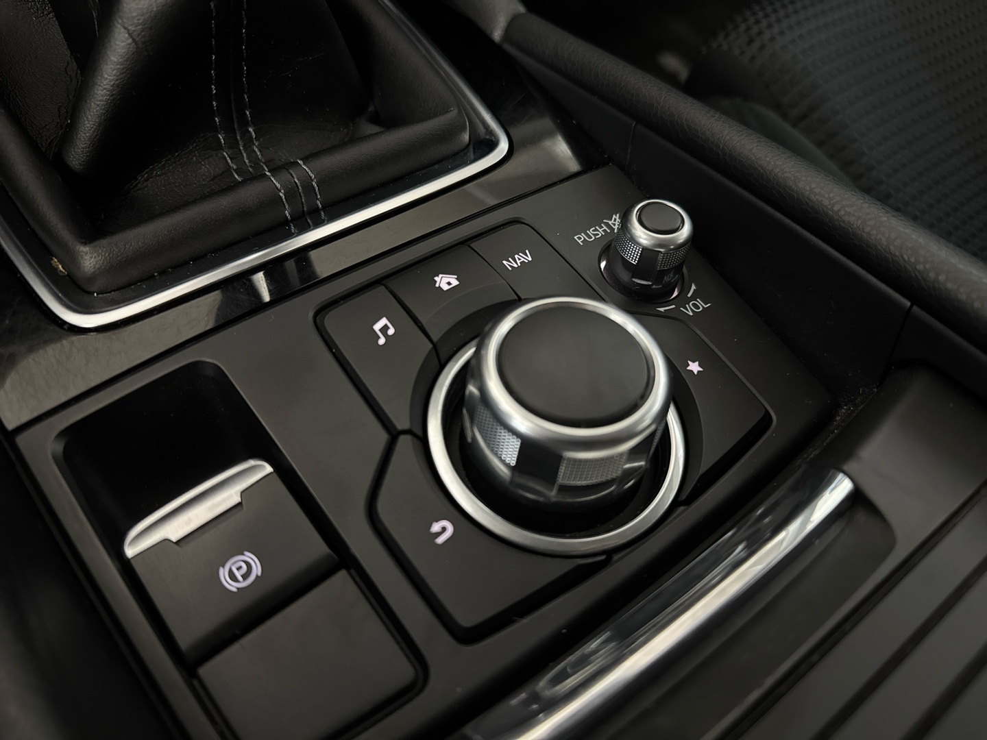MAZDA 3 2018