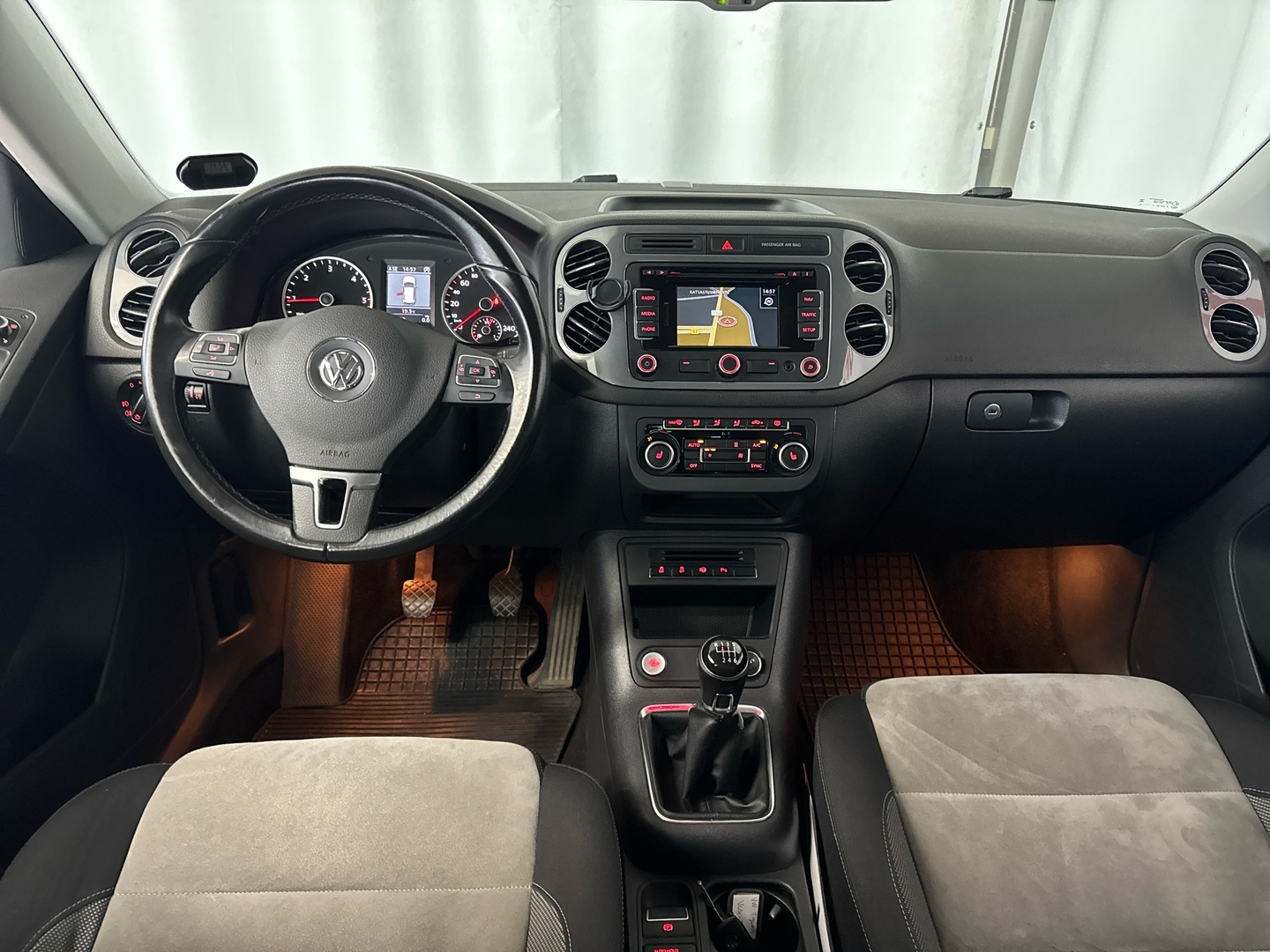 VOLKSWAGEN Tiguan 2012