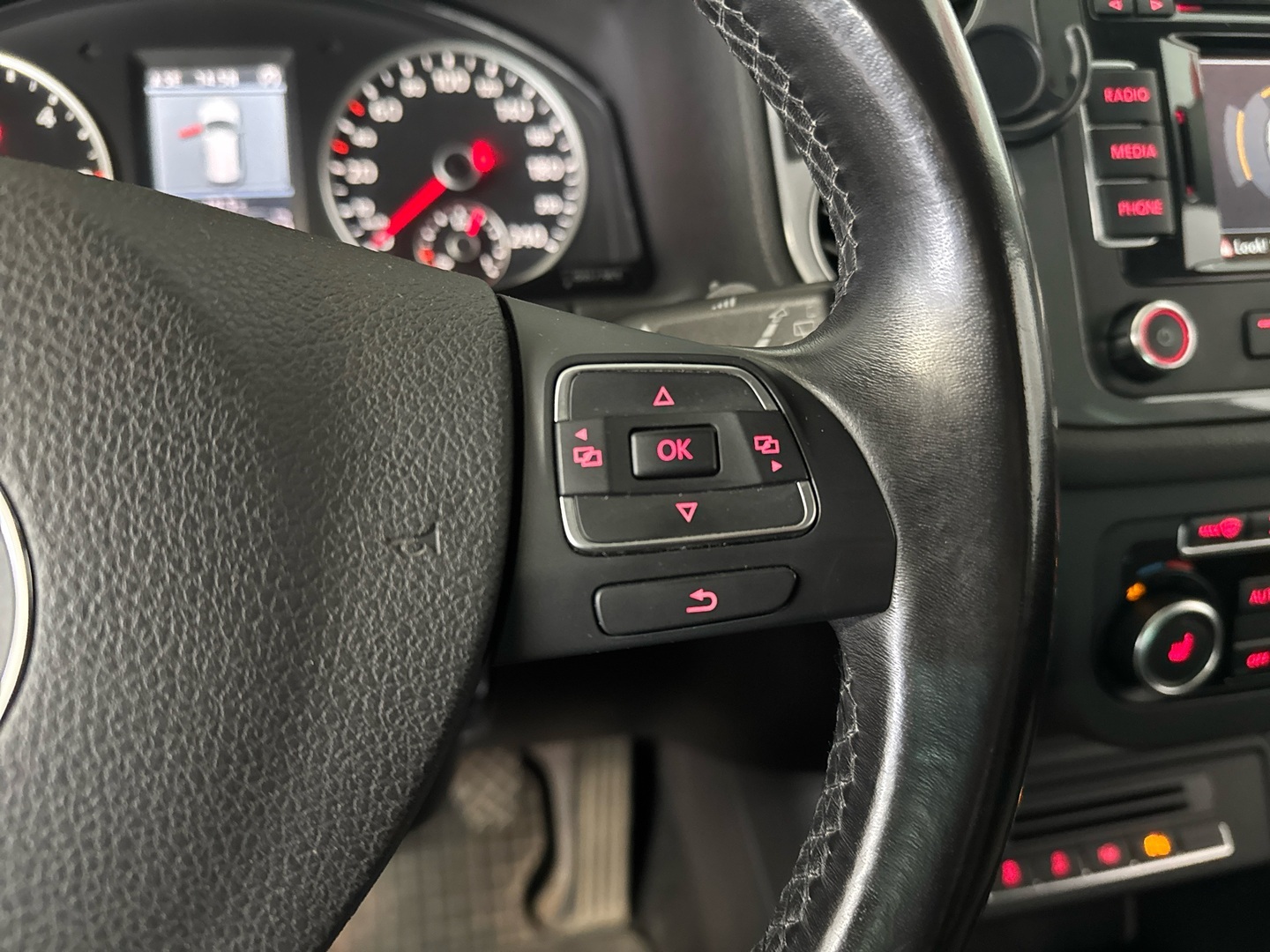 VOLKSWAGEN Tiguan 2012