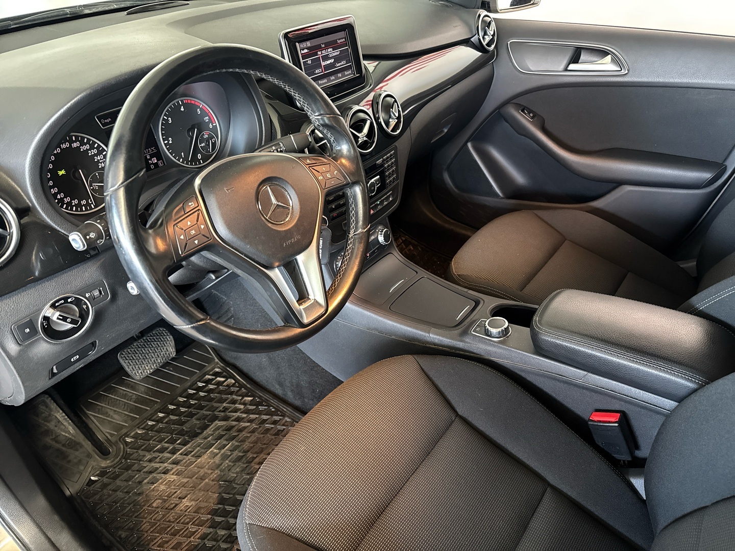 MERCEDES-BENZ B 2013