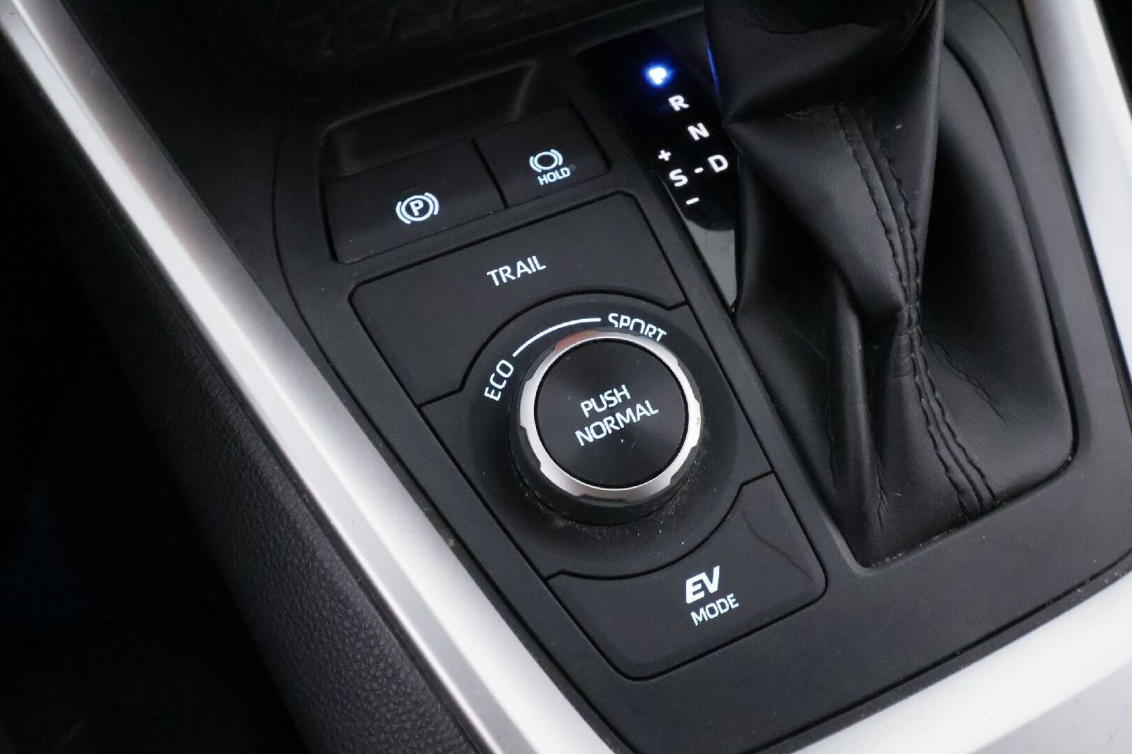 TOYOTA RAV4 2020