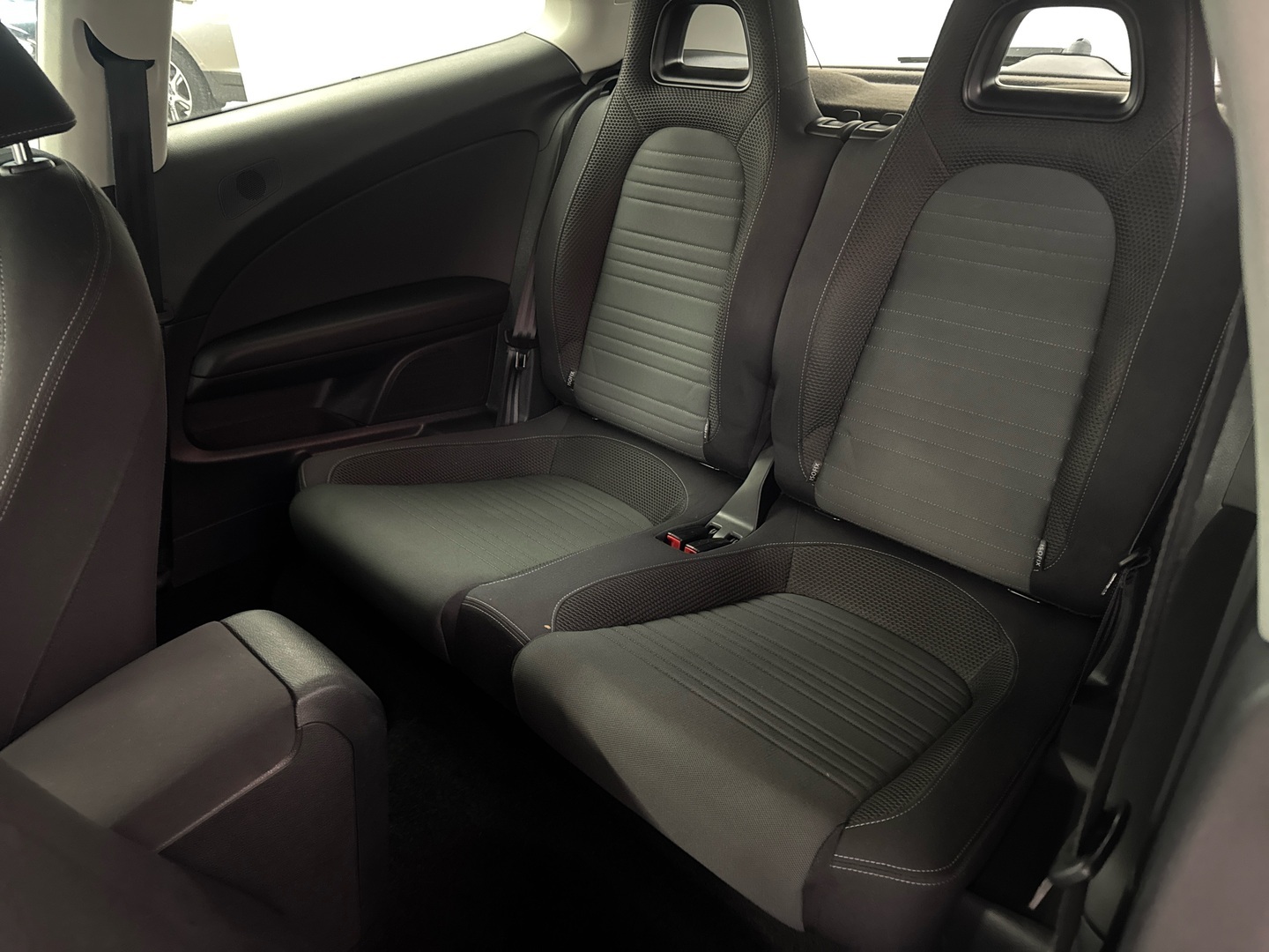 VOLKSWAGEN Scirocco 2011