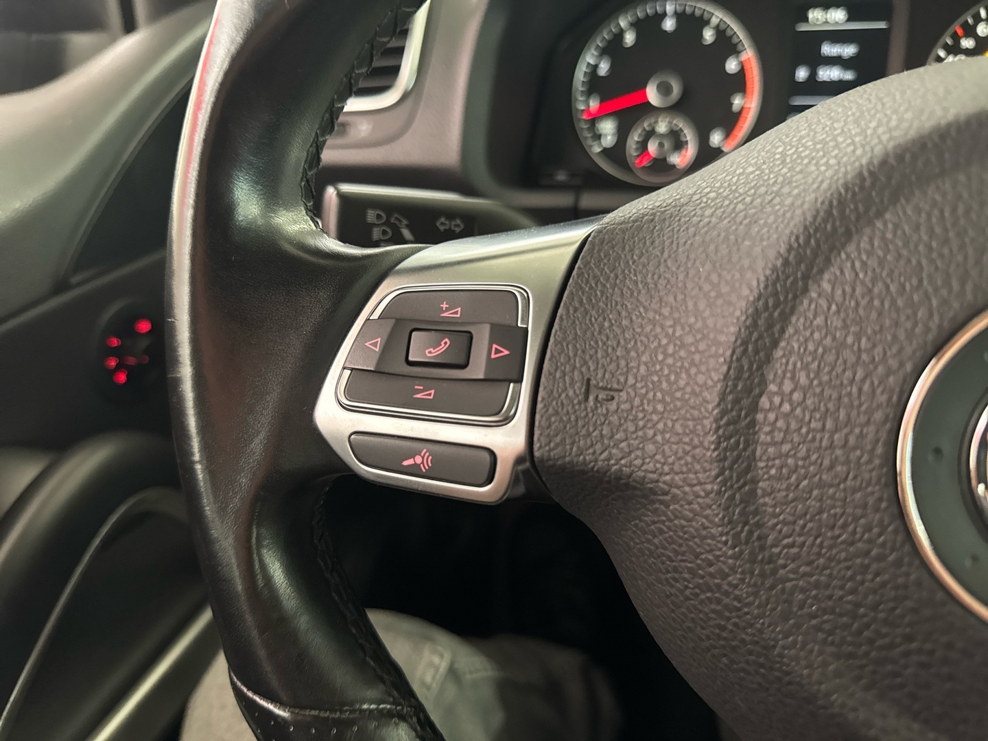 VOLKSWAGEN Scirocco 2011