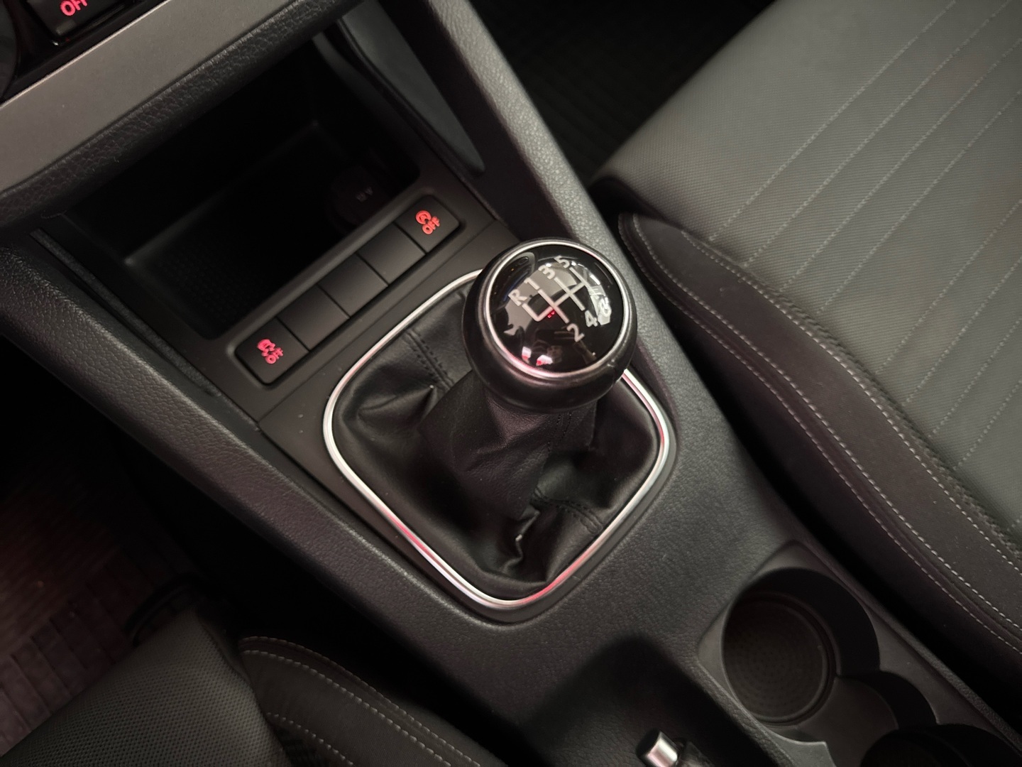 VOLKSWAGEN Scirocco 2011