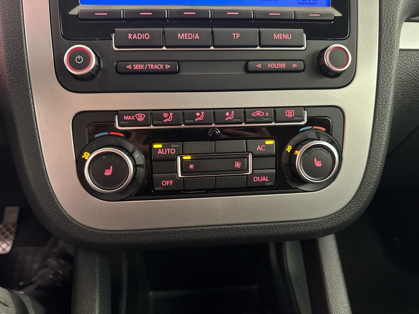 VOLKSWAGEN Scirocco 2011