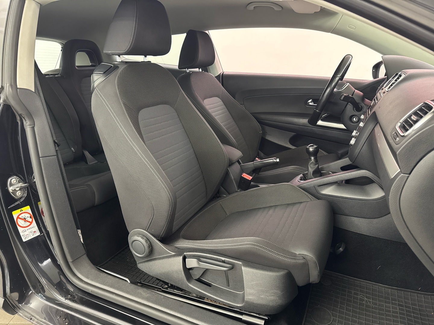 VOLKSWAGEN Scirocco 2011