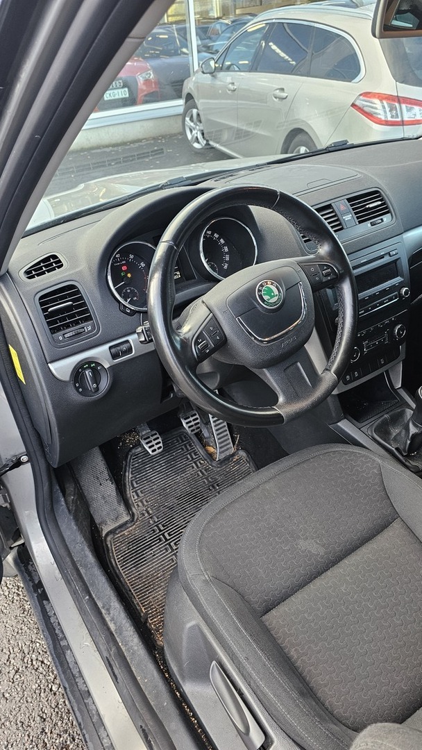SKODA Yeti 2012