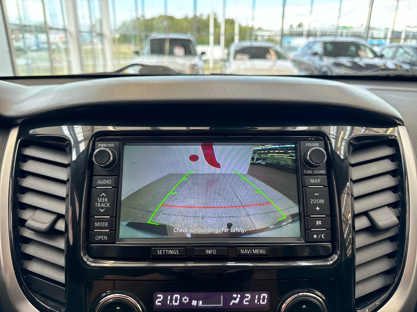 MITSUBISHI L200 2015