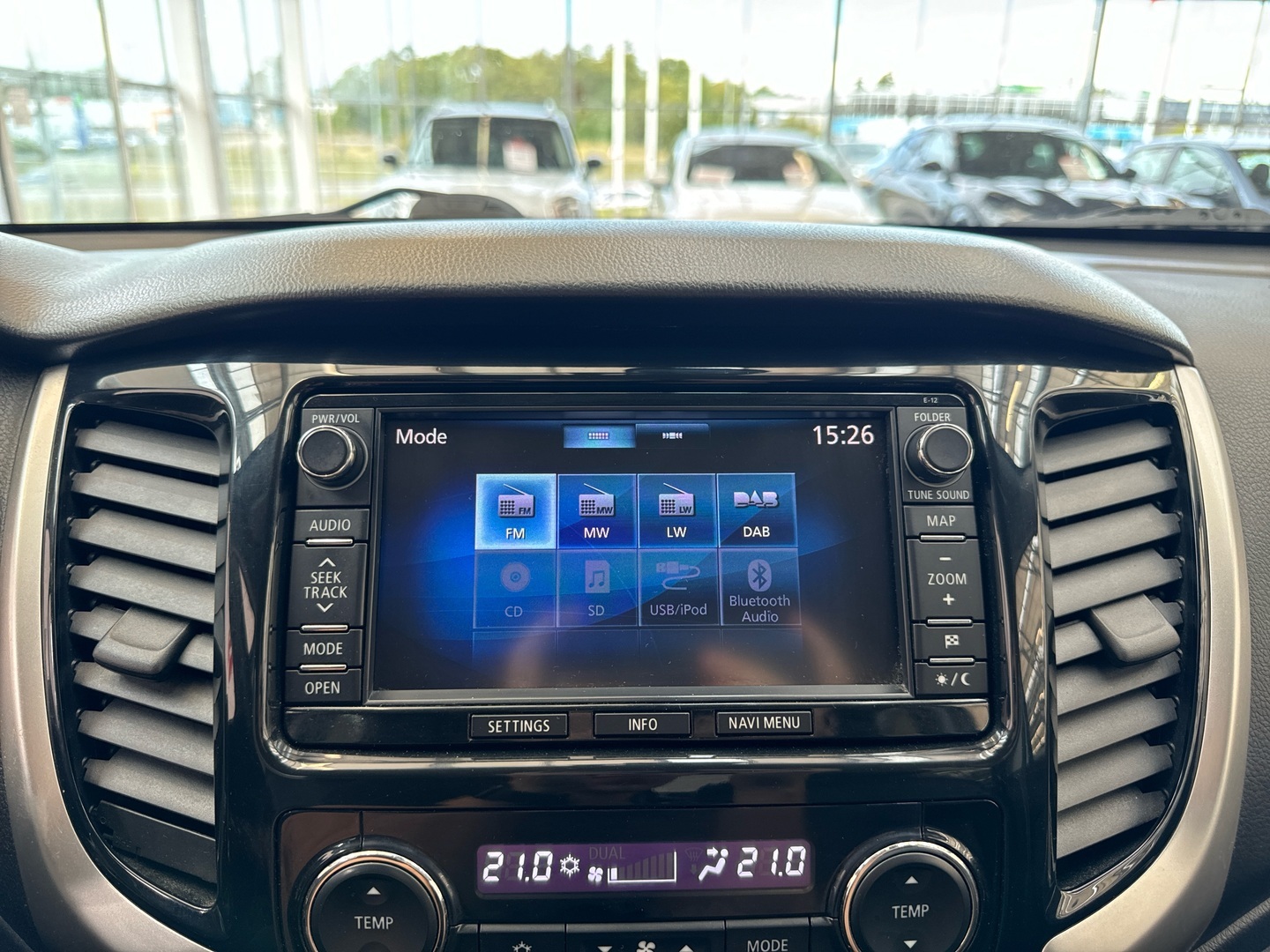 MITSUBISHI L200 2015