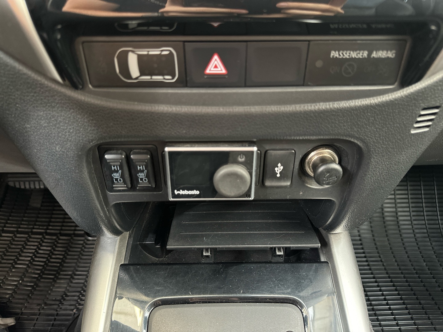 MITSUBISHI L200 2015