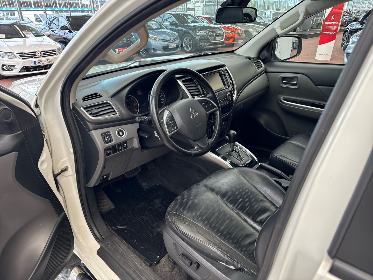 MITSUBISHI L200 2015