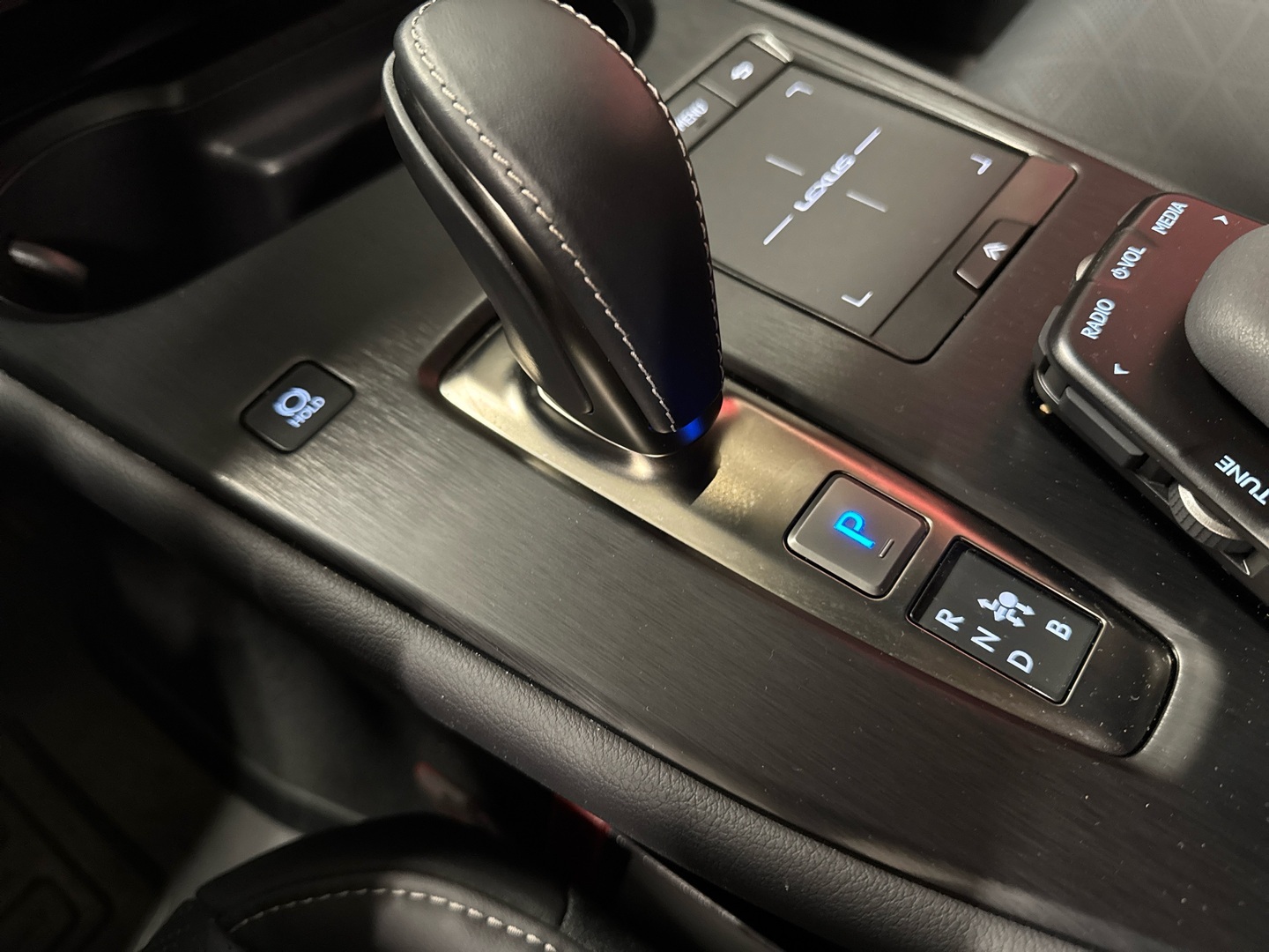 LEXUS UX 2022