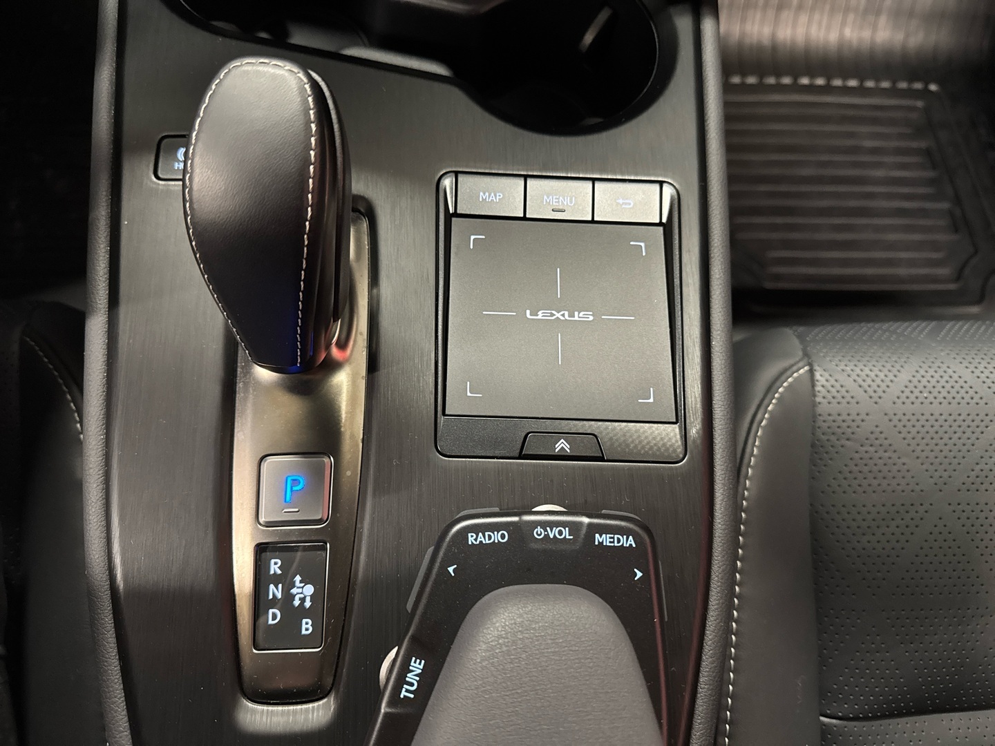 LEXUS UX 2022