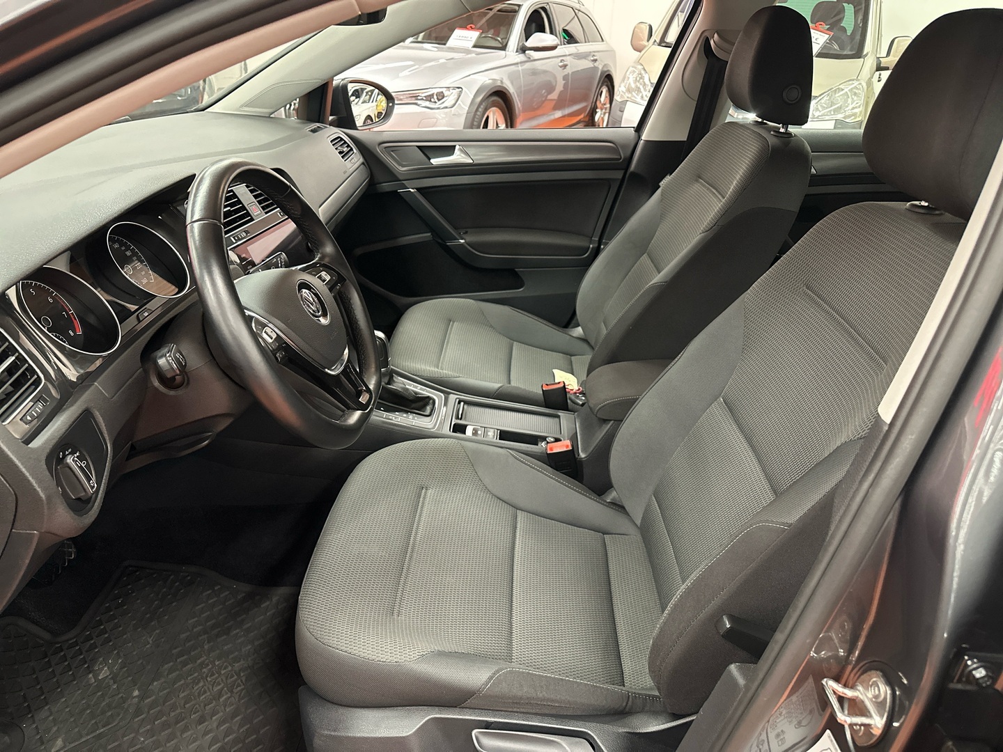 VOLKSWAGEN Golf 2018