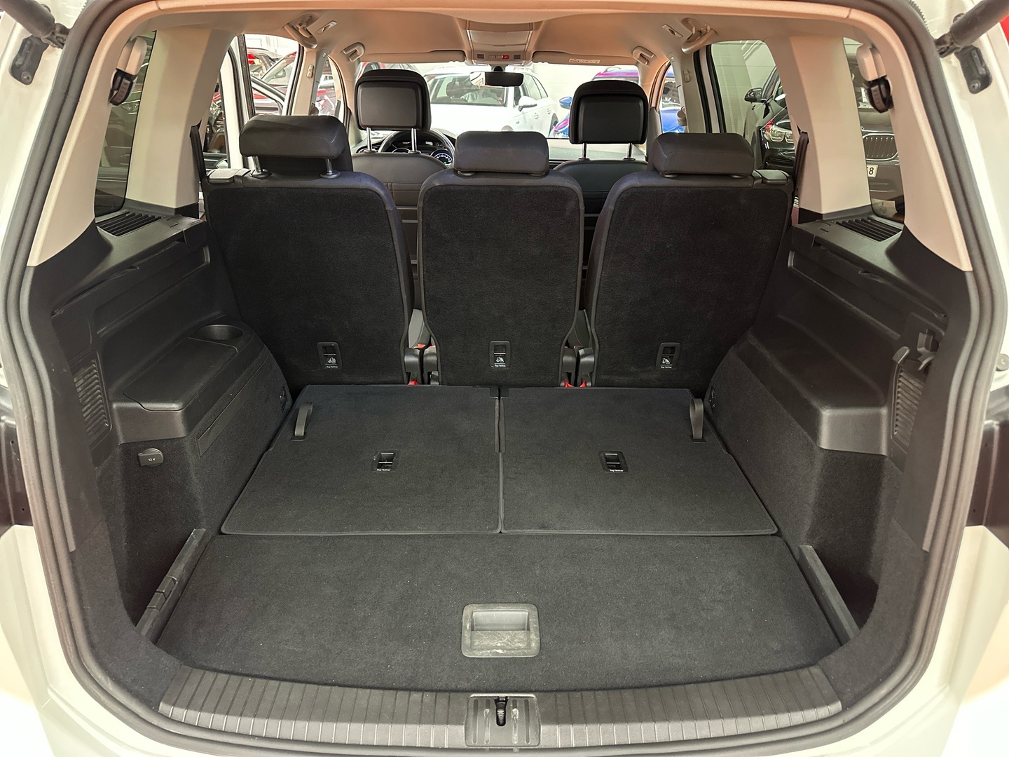 VOLKSWAGEN Touran 2019