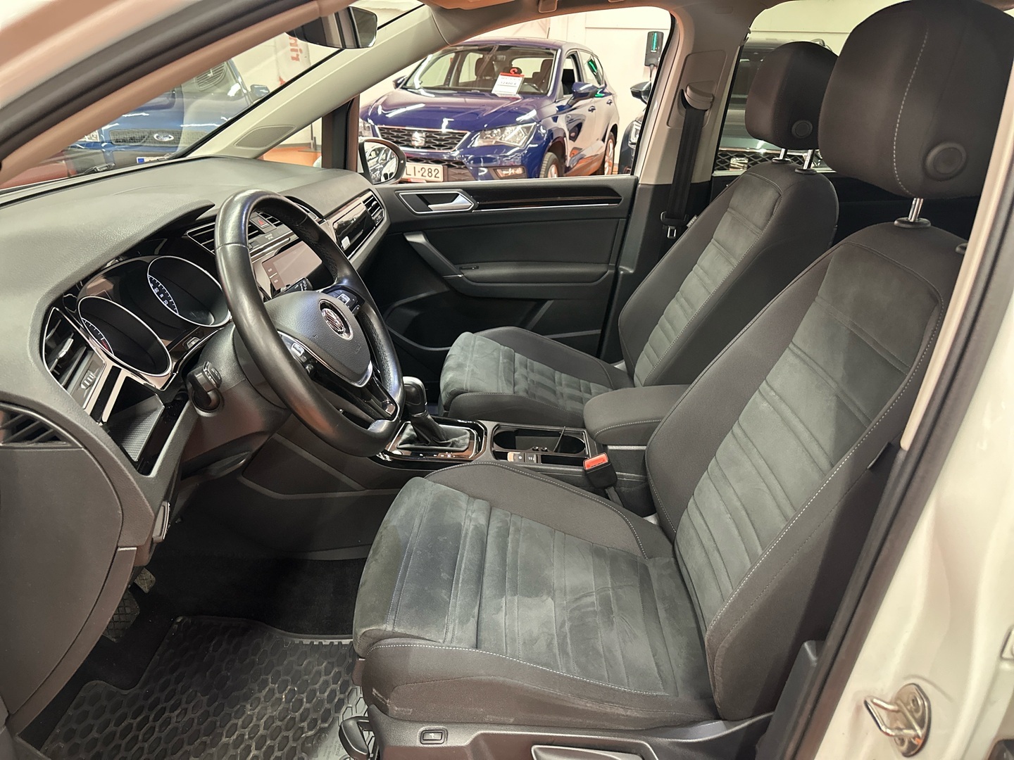 VOLKSWAGEN Touran 2019