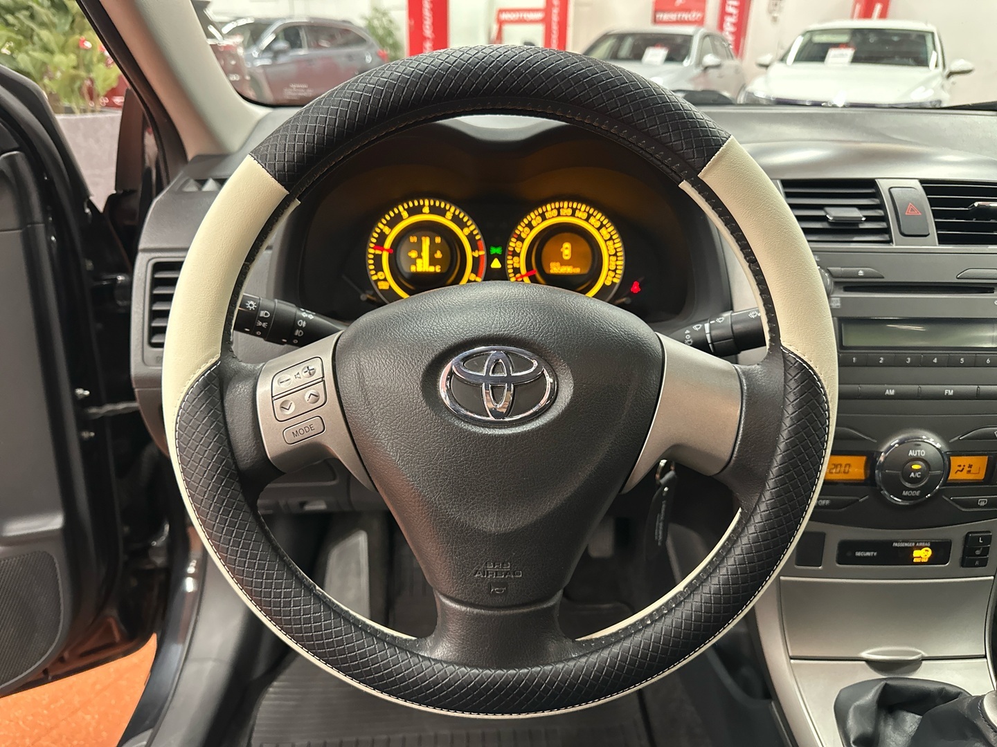 TOYOTA Corolla 2010