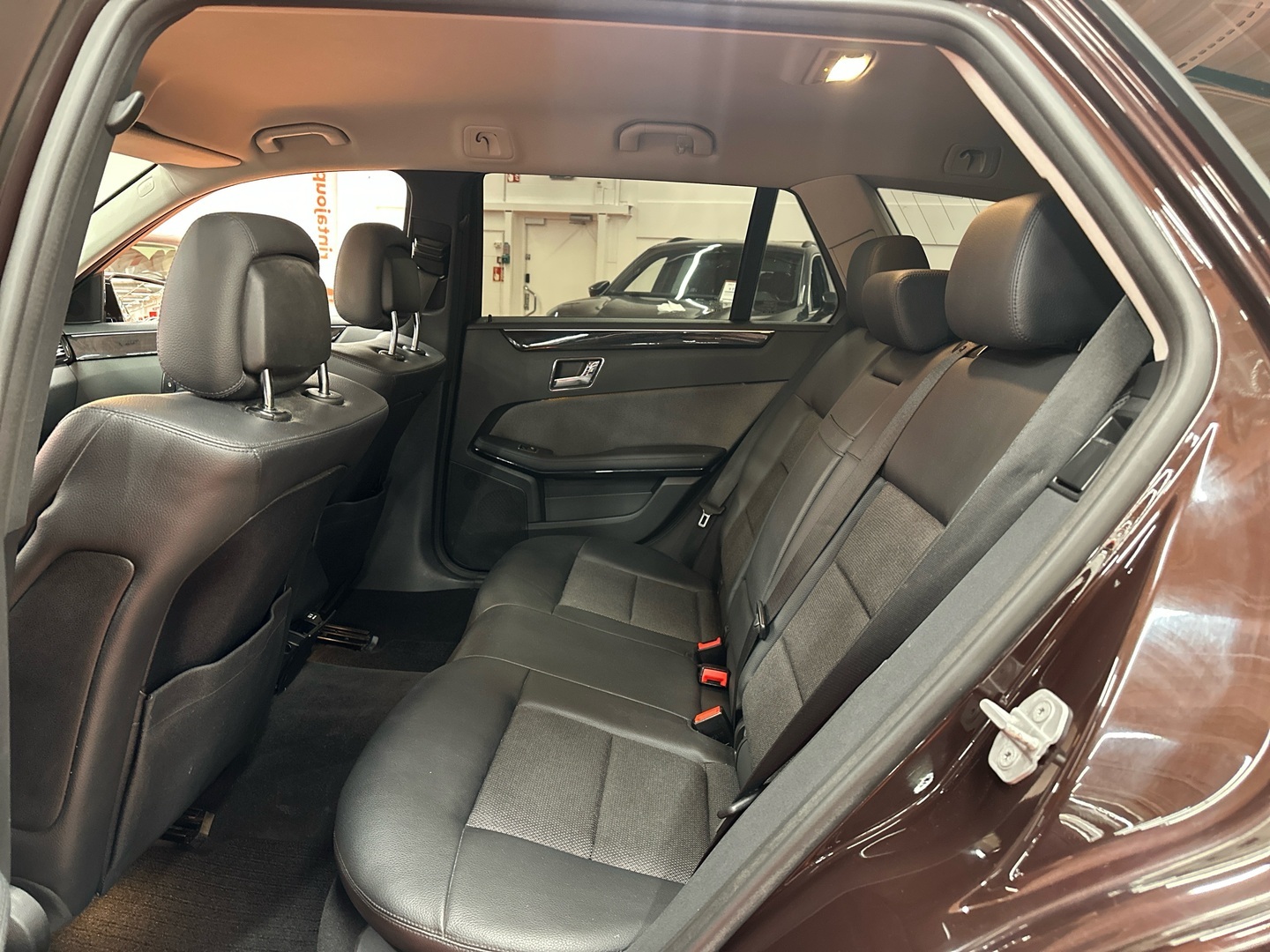 MERCEDES-BENZ E 2010