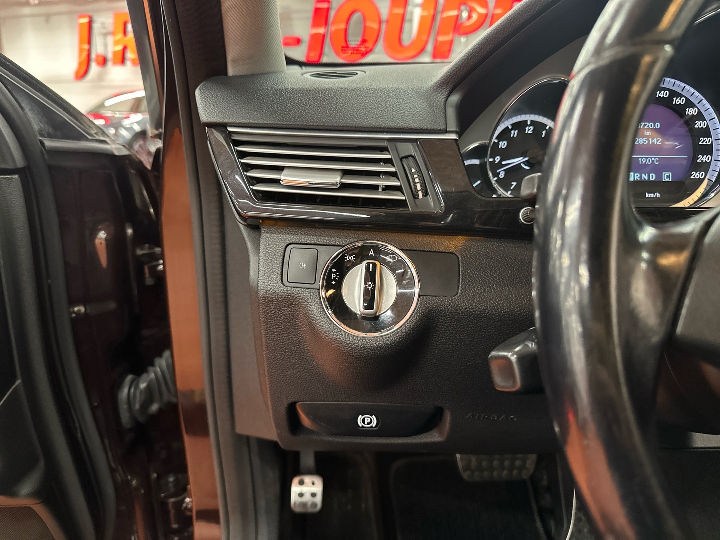 MERCEDES-BENZ E 2010