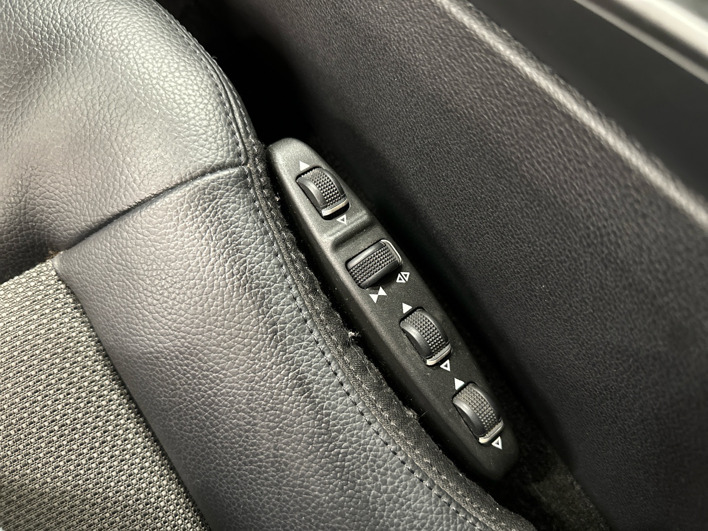 MERCEDES-BENZ E 2010