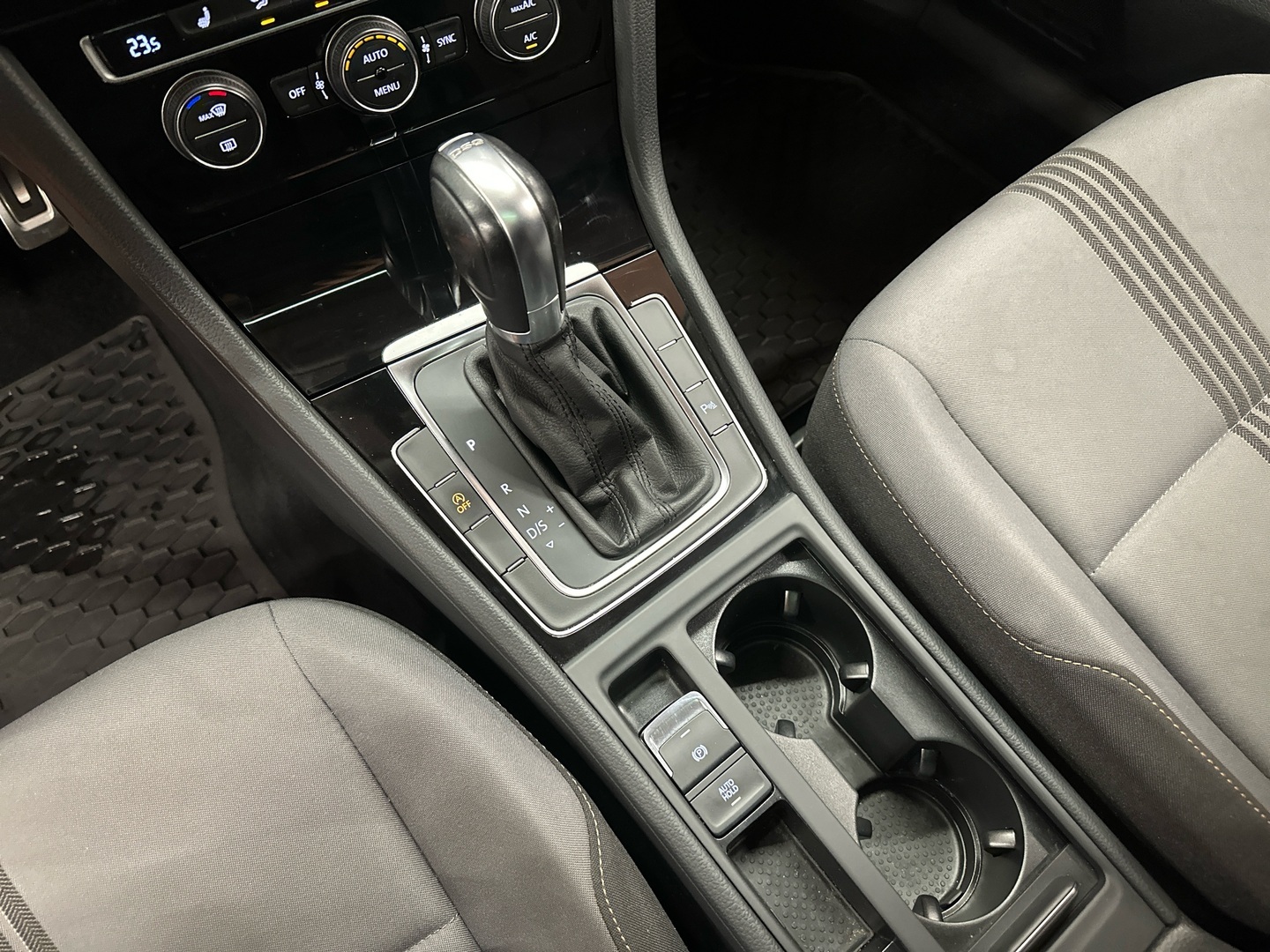 VOLKSWAGEN Golf 2017