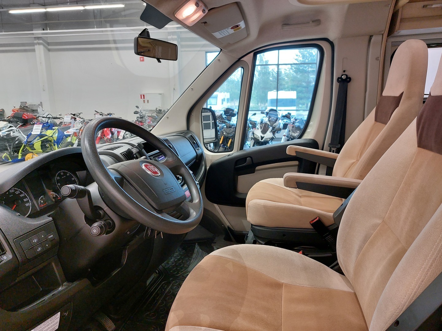 BÜRSTNER Nexxo T569 2013