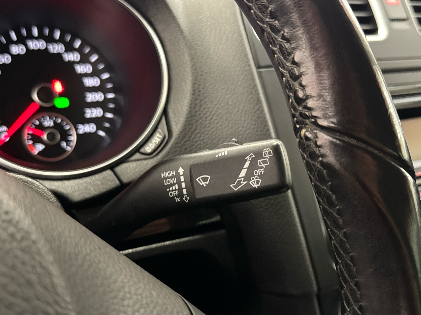 VOLKSWAGEN Golf 2010