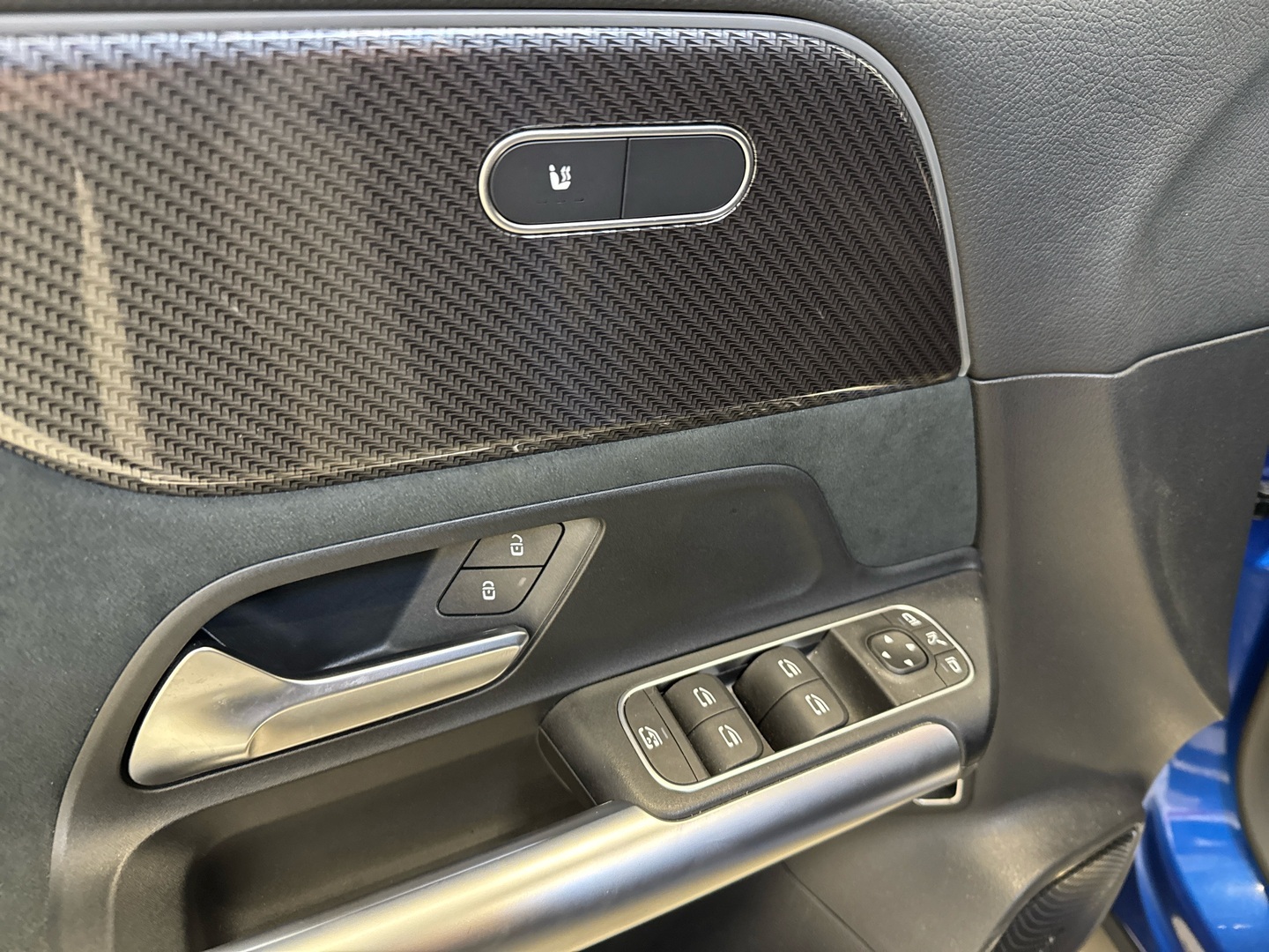 MERCEDES-BENZ GLA 2024