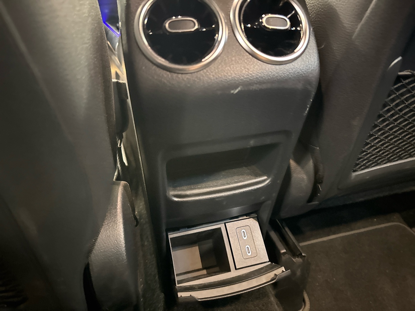 MERCEDES-BENZ GLA 2024