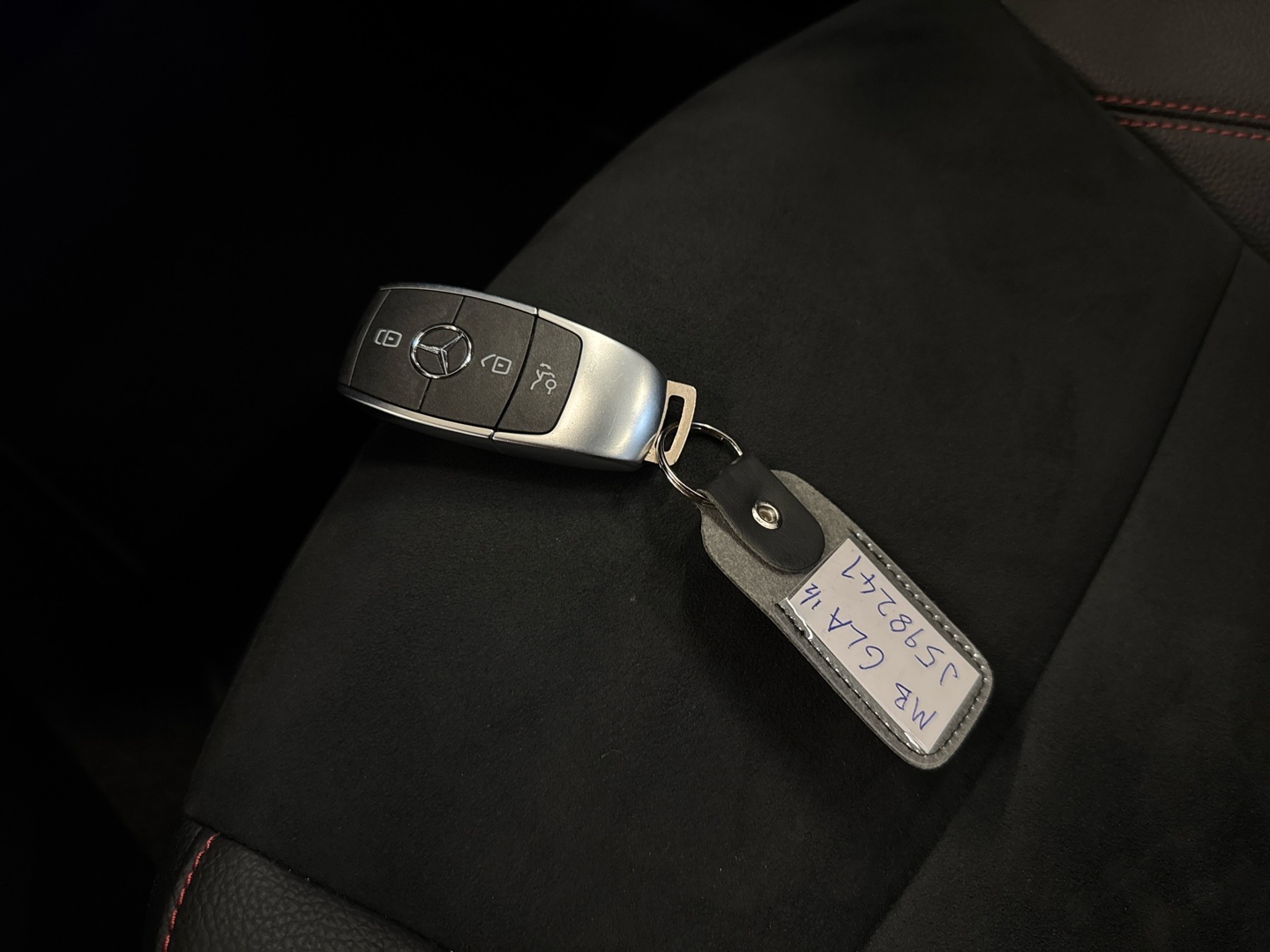 MERCEDES-BENZ GLA 2024