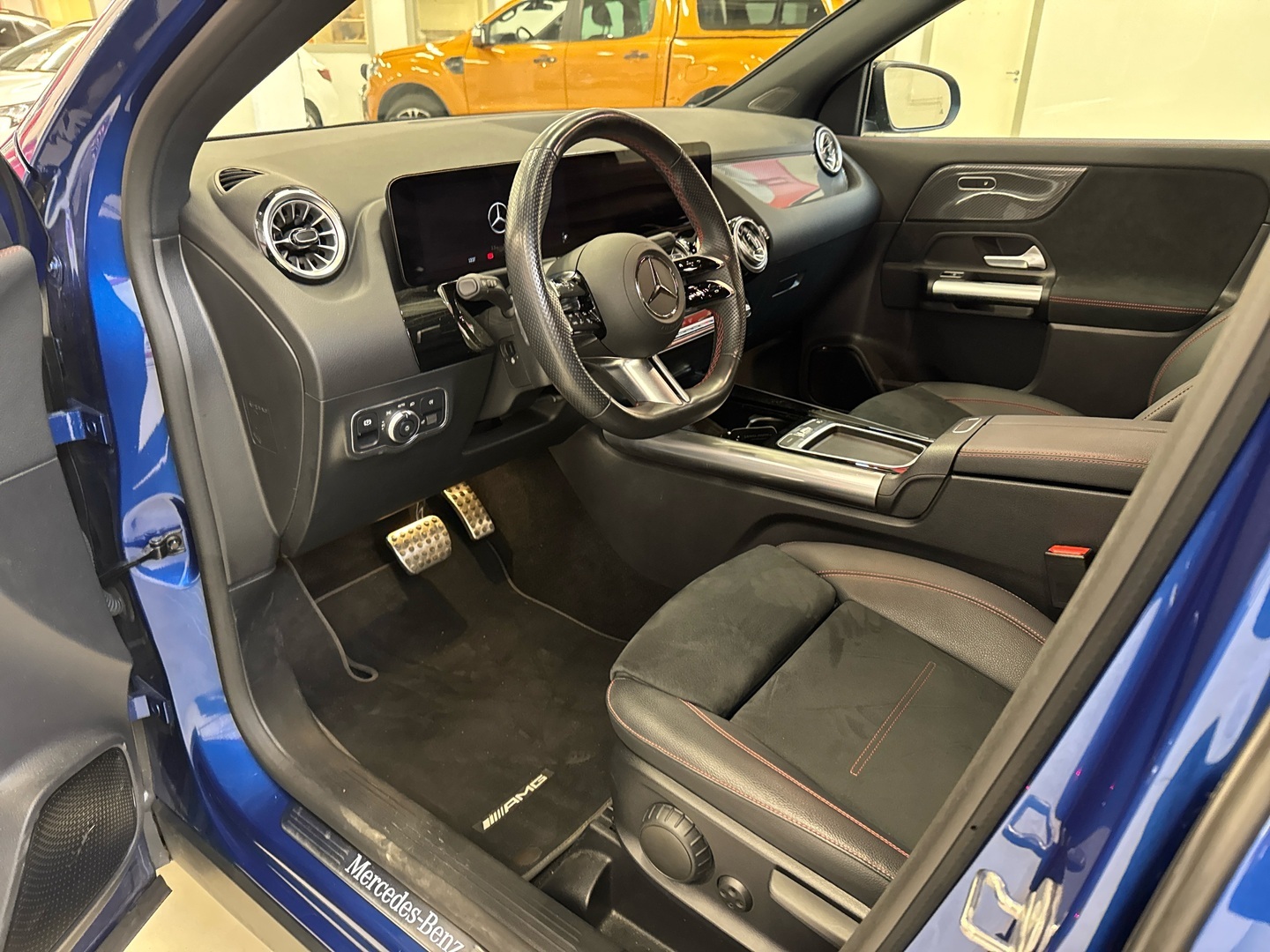 MERCEDES-BENZ GLA 2024