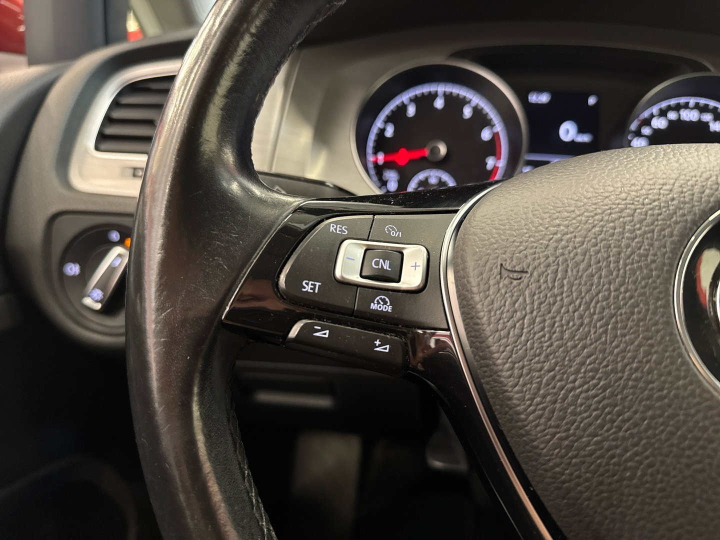 VOLKSWAGEN Golf 2014