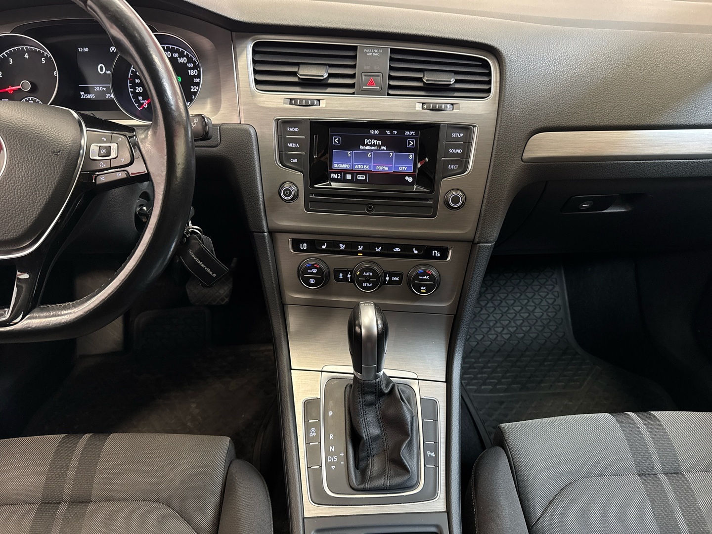 VOLKSWAGEN Golf 2014