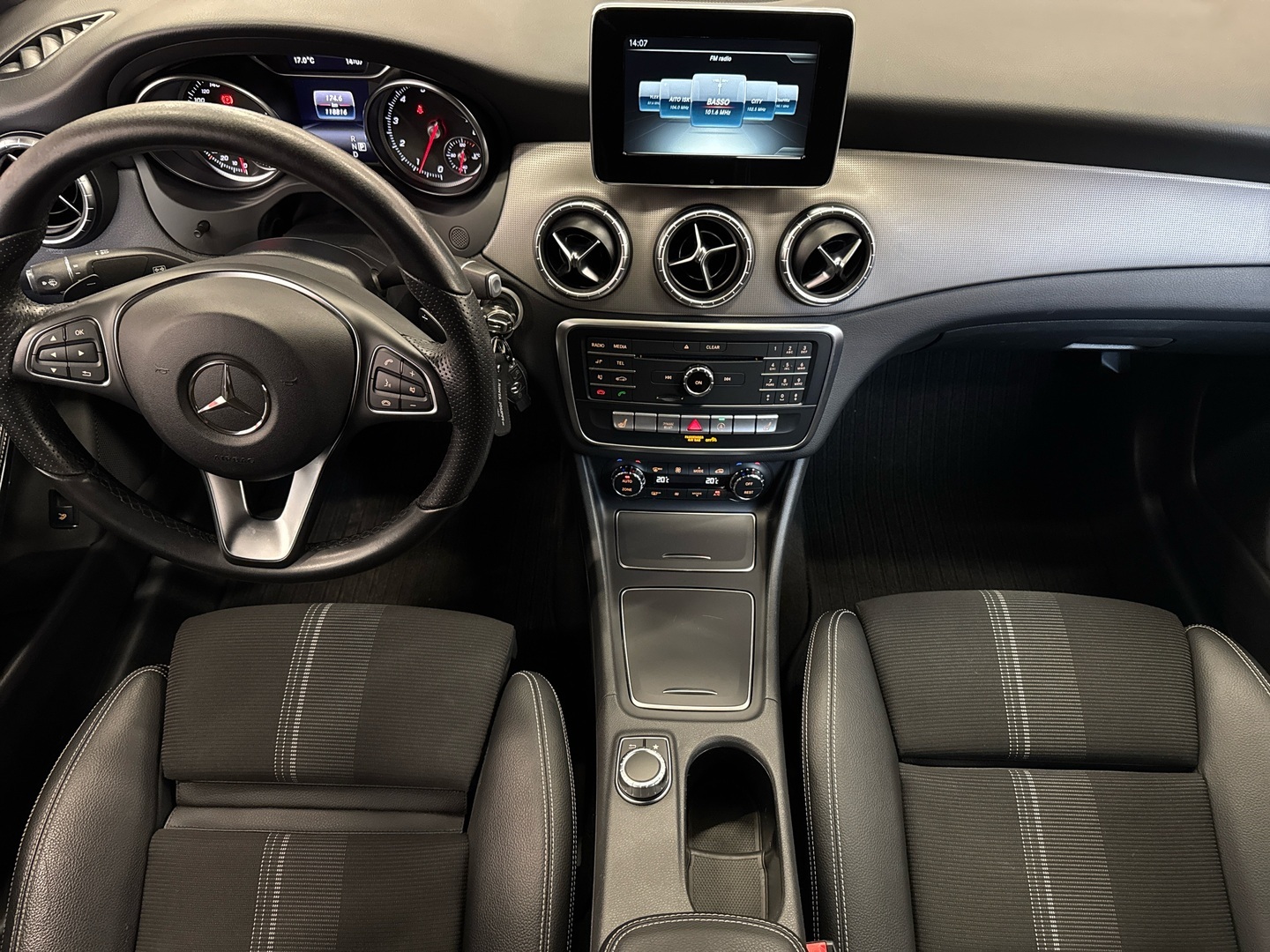 MERCEDES-BENZ CLA 2017