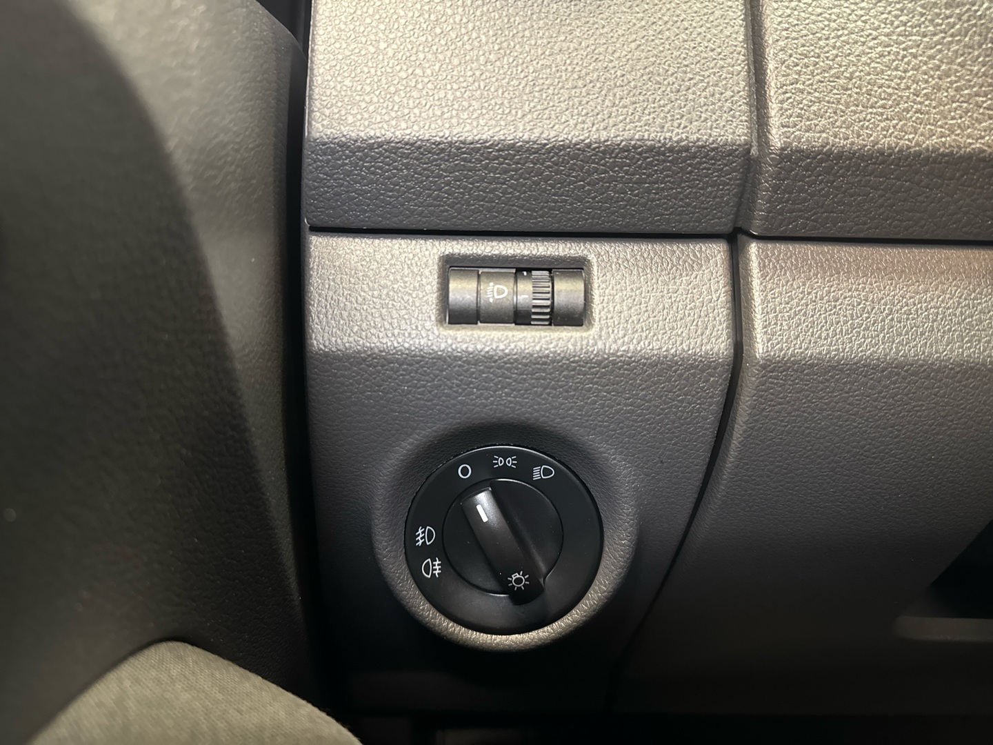 VOLKSWAGEN Amarok 2012