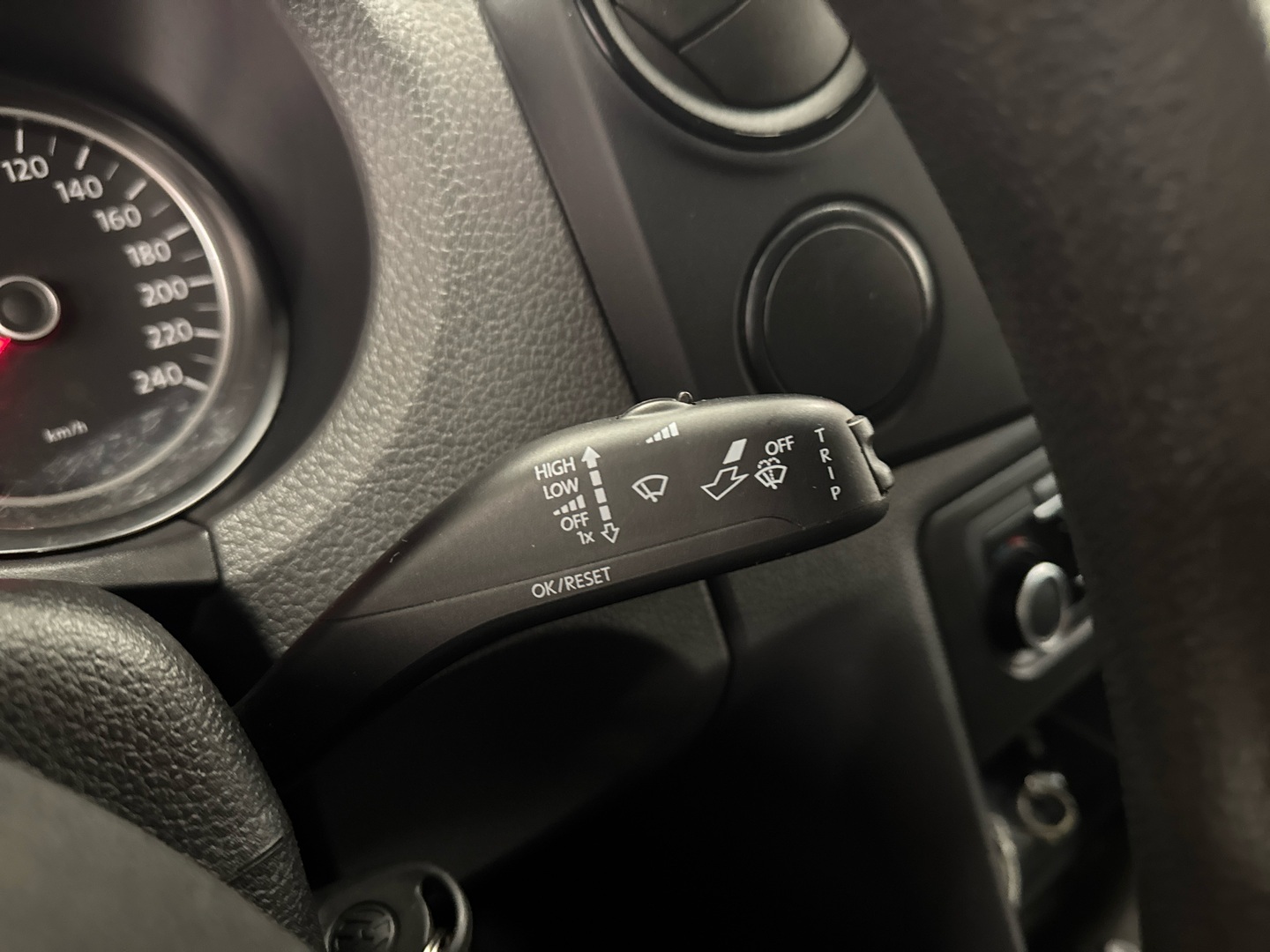 VOLKSWAGEN Amarok 2012