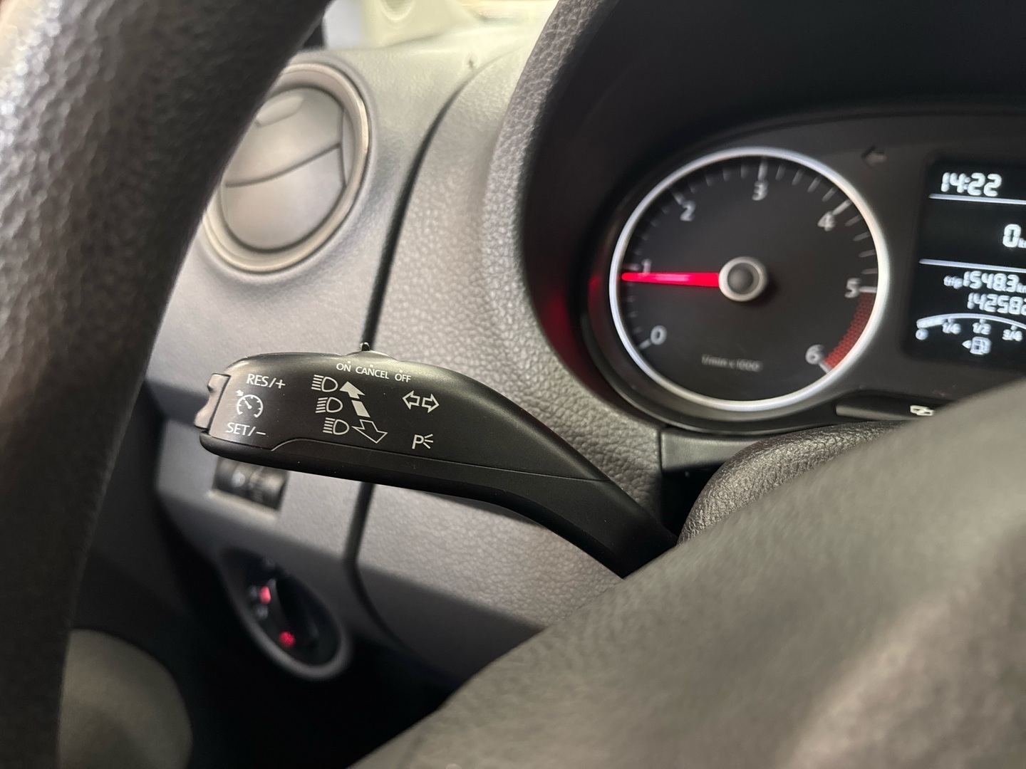 VOLKSWAGEN Amarok 2012