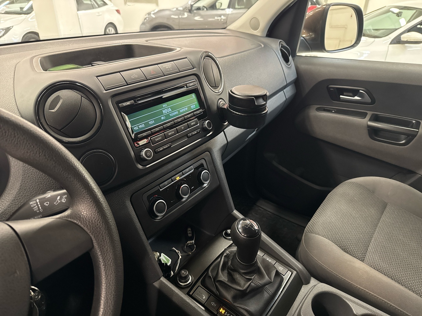 VOLKSWAGEN Amarok 2012