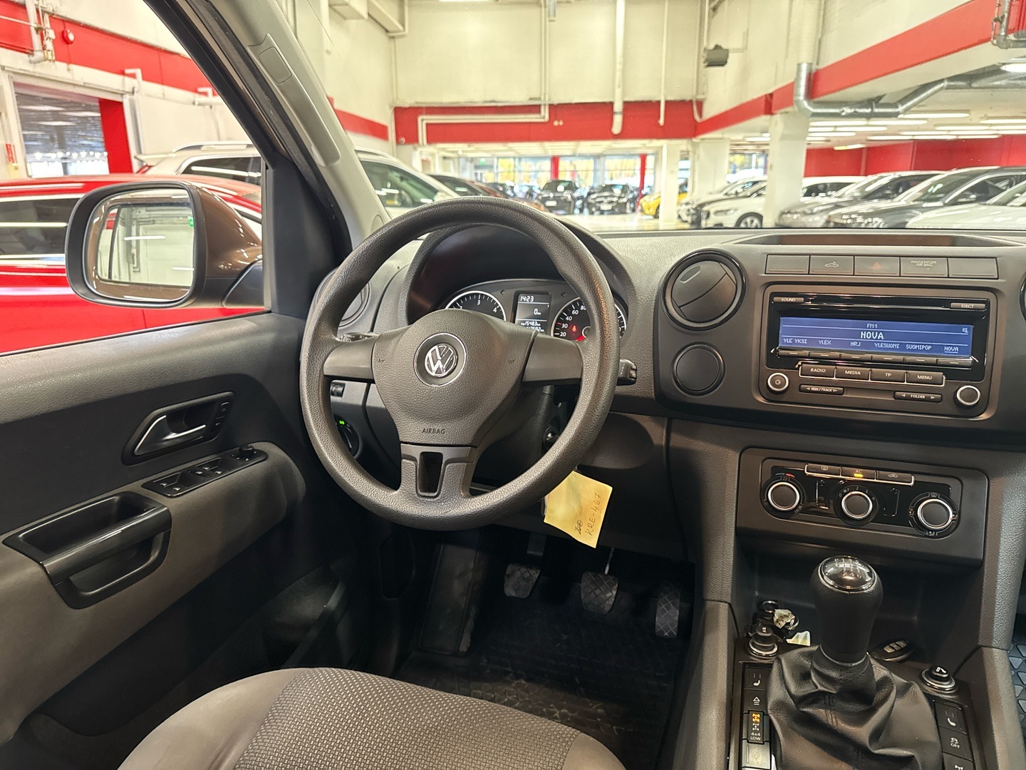 VOLKSWAGEN Amarok 2012