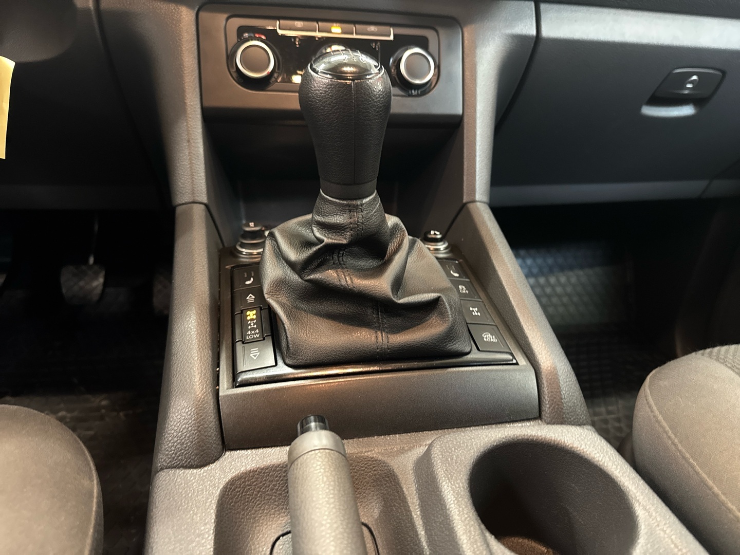 VOLKSWAGEN Amarok 2012