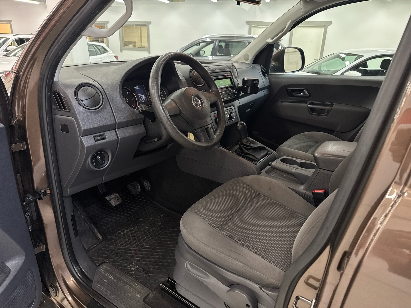 VOLKSWAGEN Amarok 2012