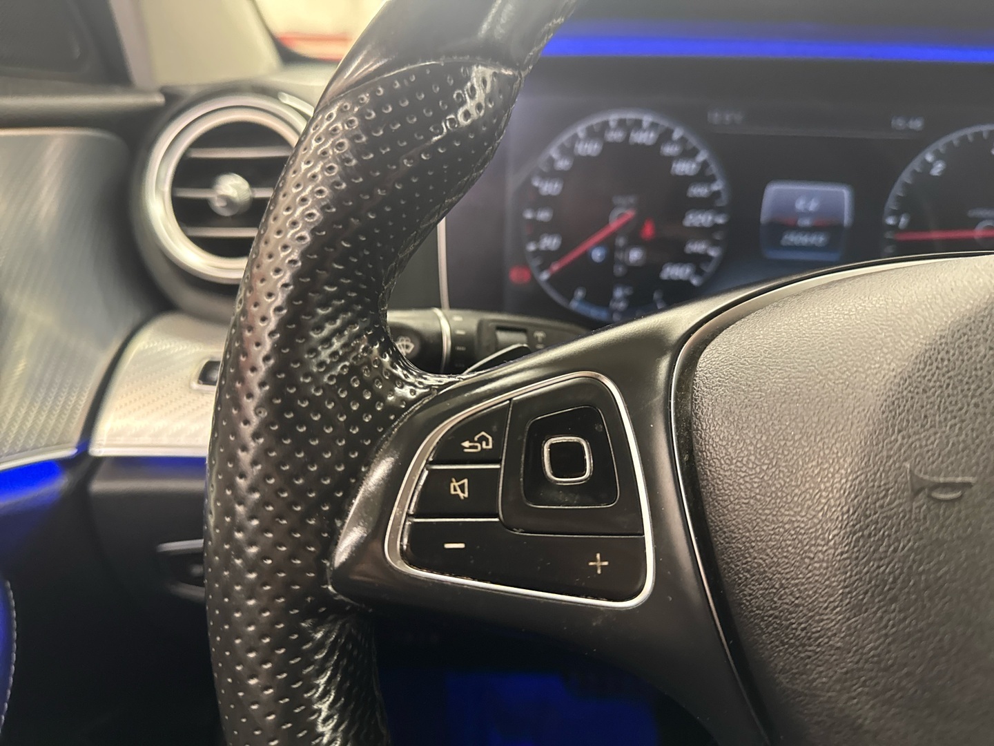 MERCEDES-BENZ E 2017