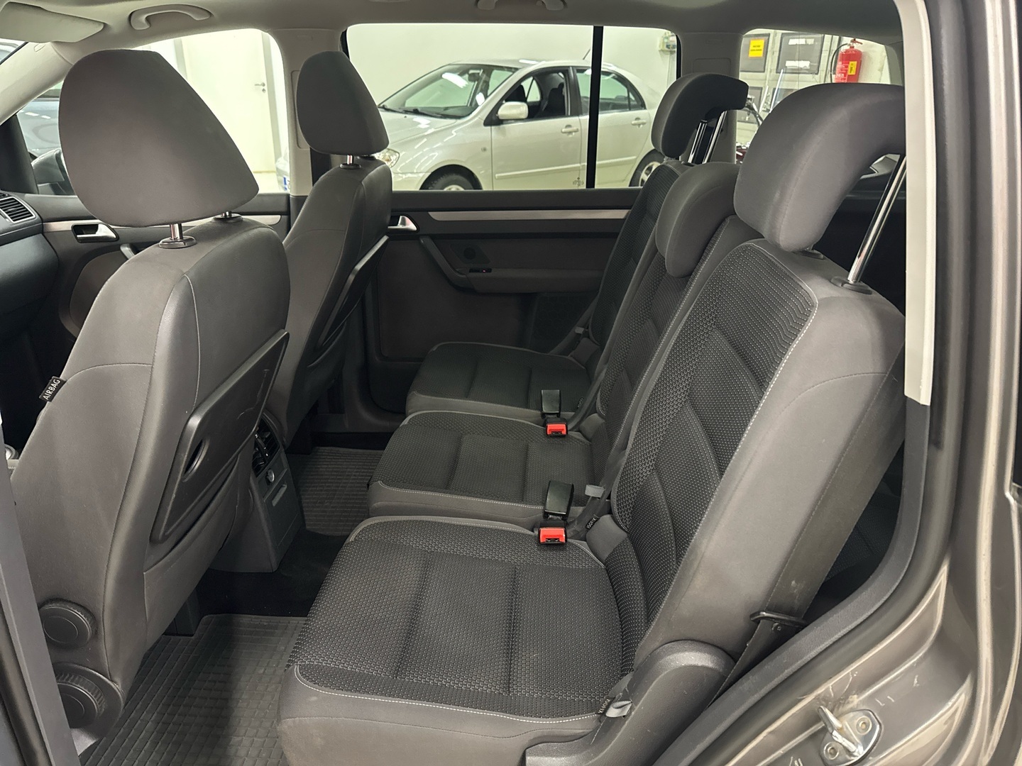 VOLKSWAGEN Touran 2011